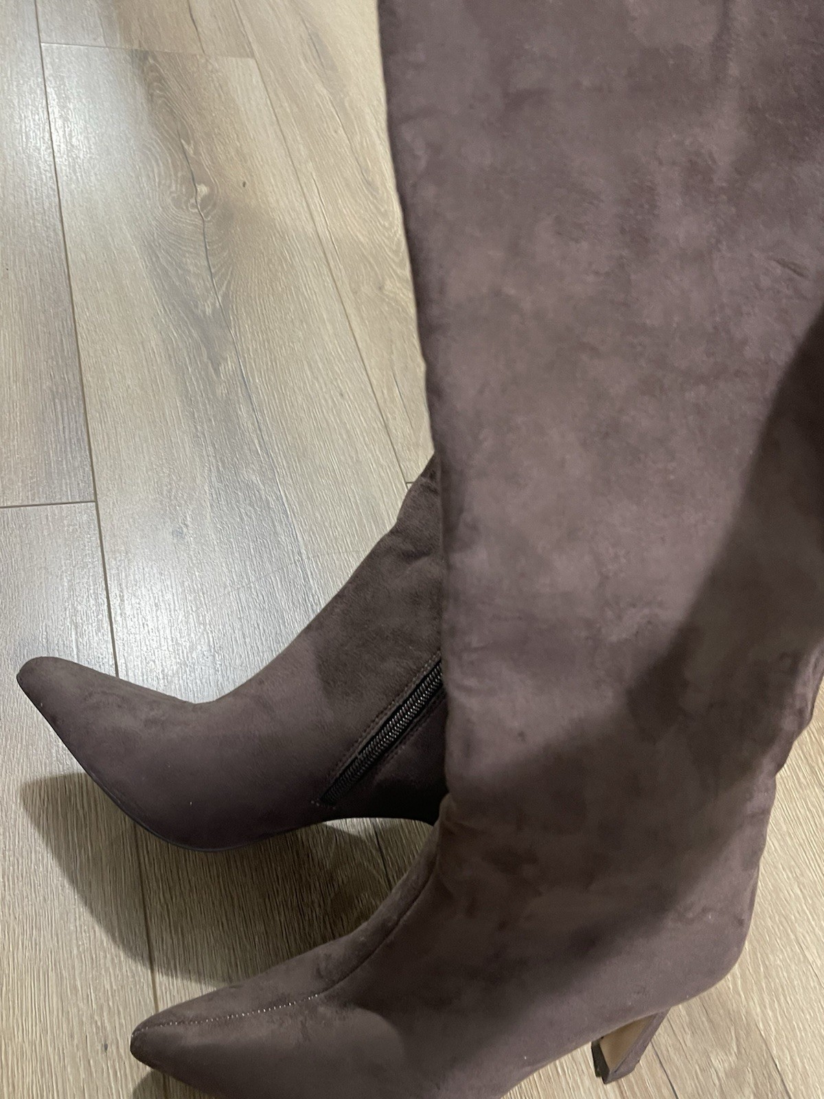 Express Women’s Brown Knee High Boots Size 8 Tall 17” Pointed Toe New With Tag