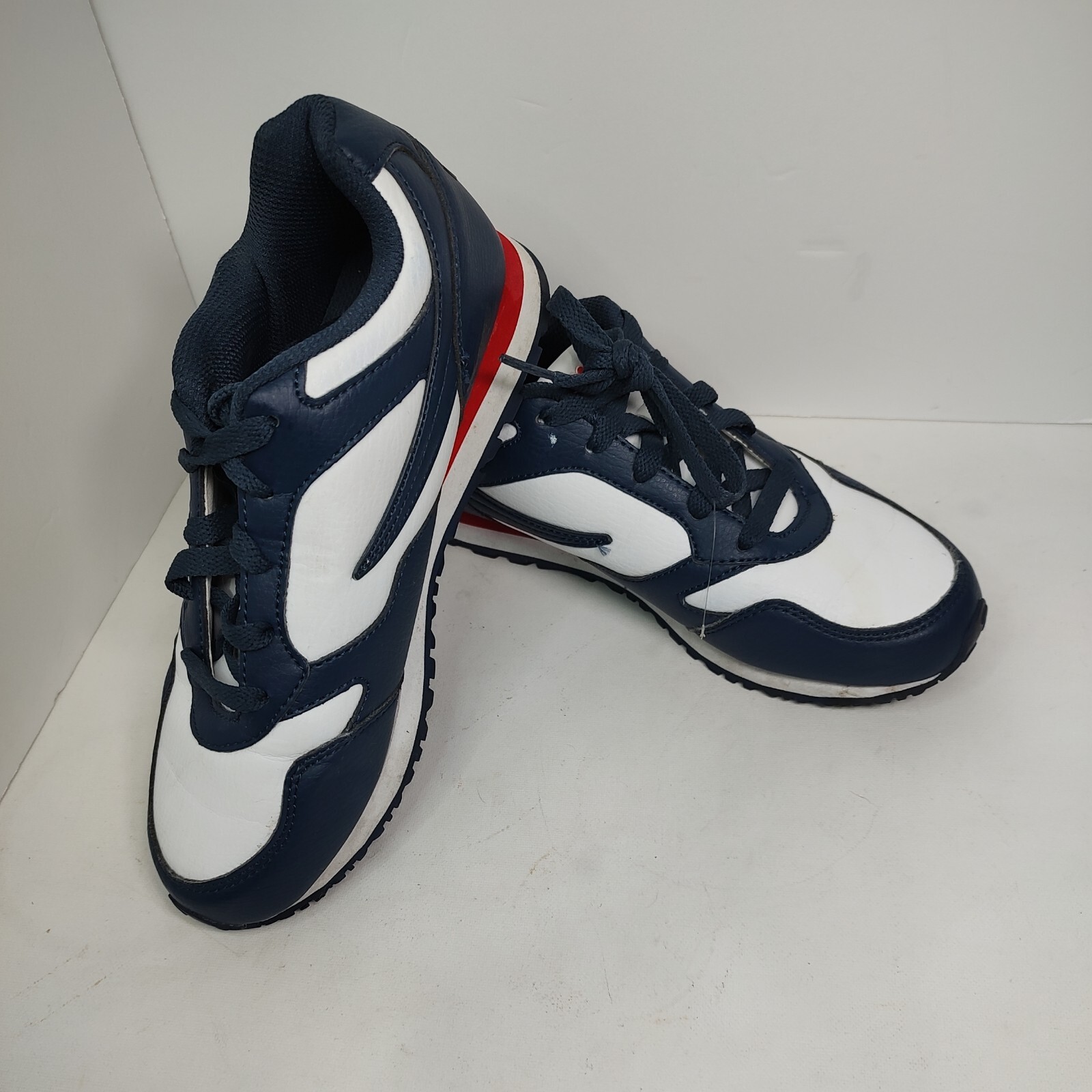 Fila White Tennis Shoes Sneakers Size 5.5
