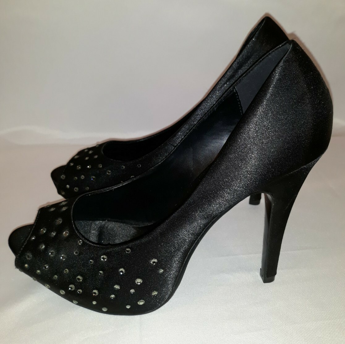 Lulu Townsend Open Toe Pump Slim Heel Womens Black Satin Shoes Size 9 Studded