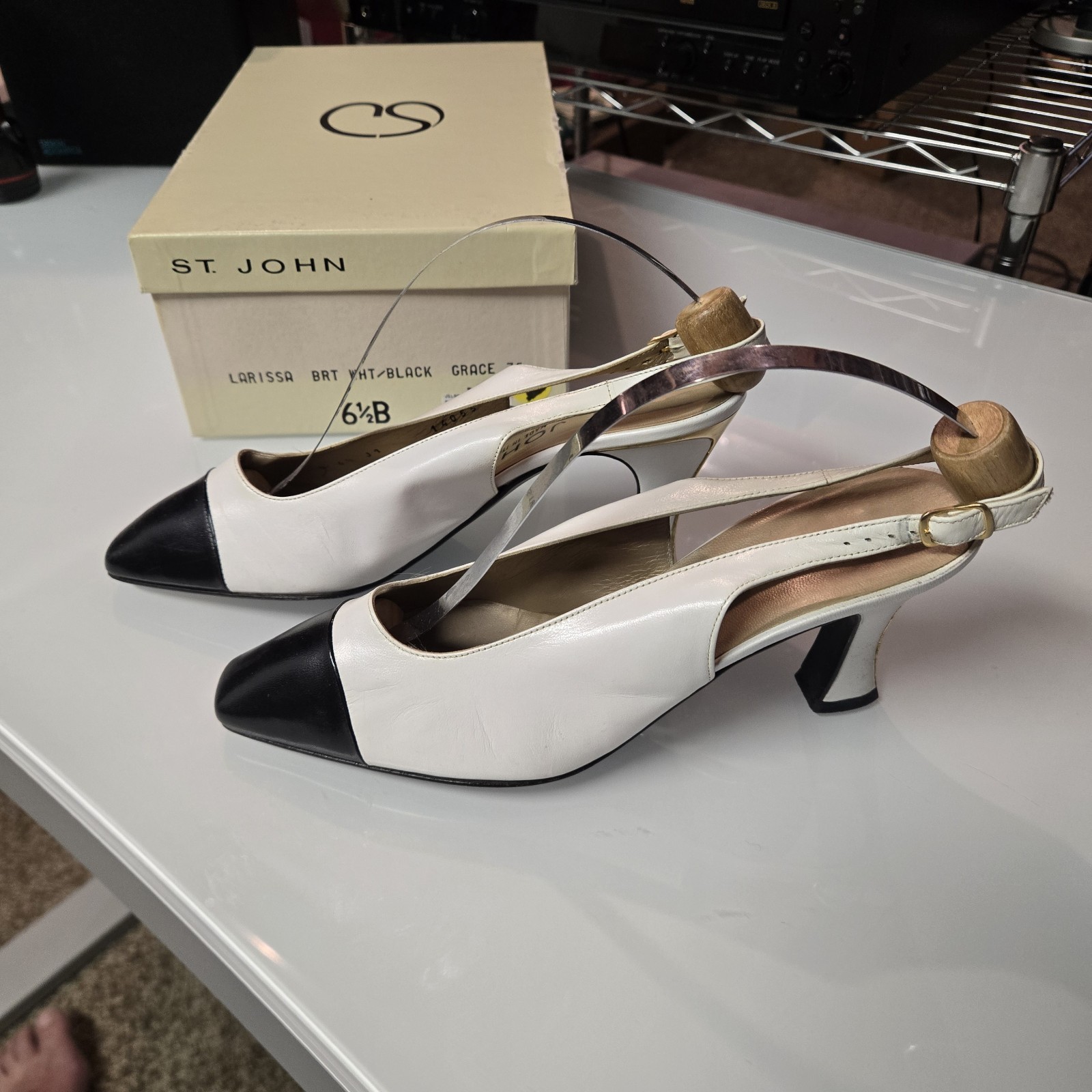 St. John Larissa Grace 75 White/Black Semi Pointed Cap Toe Leather Heels 6.5B