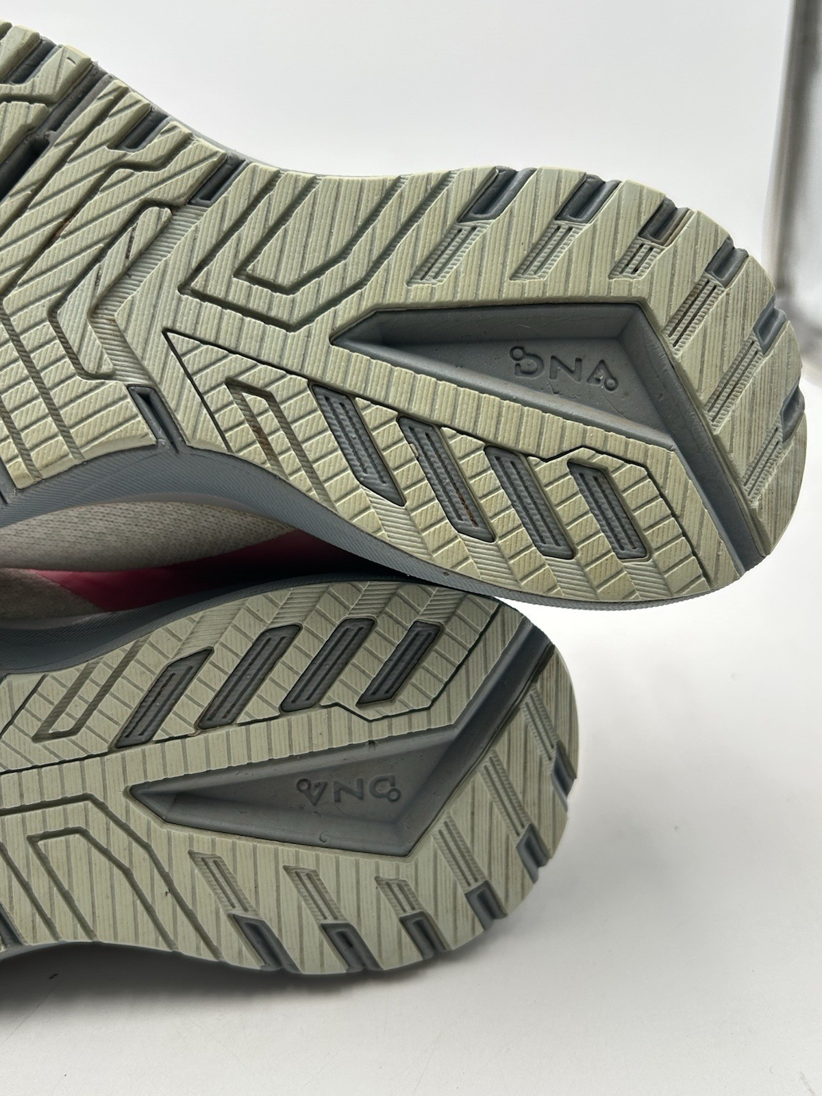 Women’s 8.5 Brooks Ricochet 3.0 Running Shoes Gray Pink Sneakers
