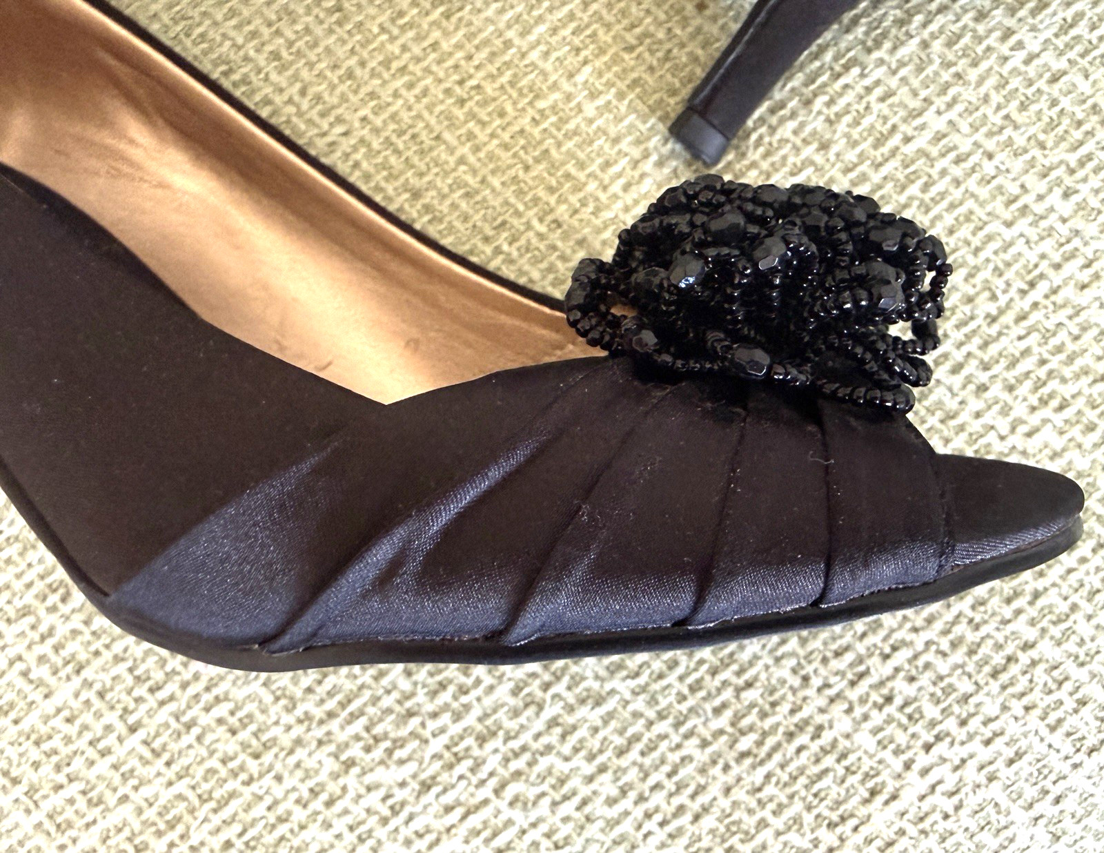 Mootsies Tootsies Black Fabric Peep Toe Beaded Pump 2.5″ Heels Size 8M