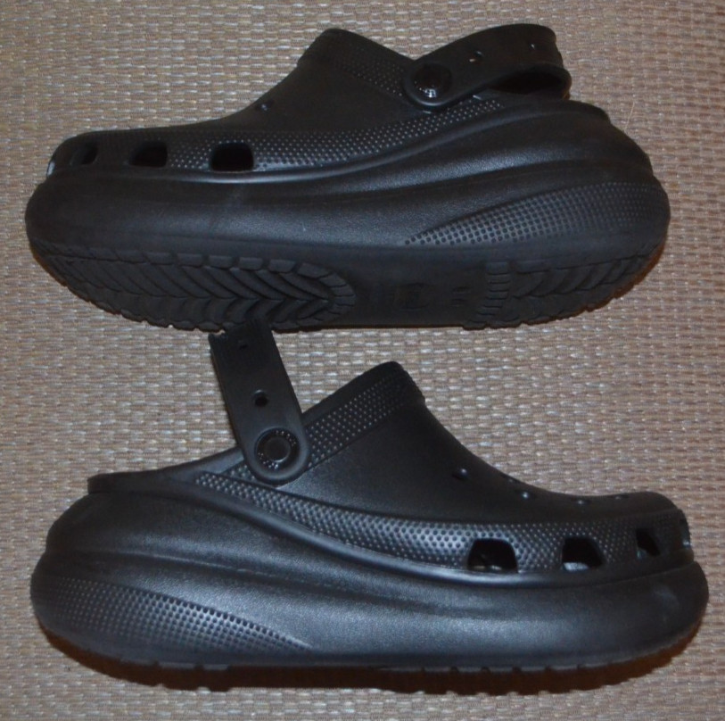 Iconic Crocs Mega Crush Platform Clog Sandals Black Unisex Sz 5 Men or 7 Women