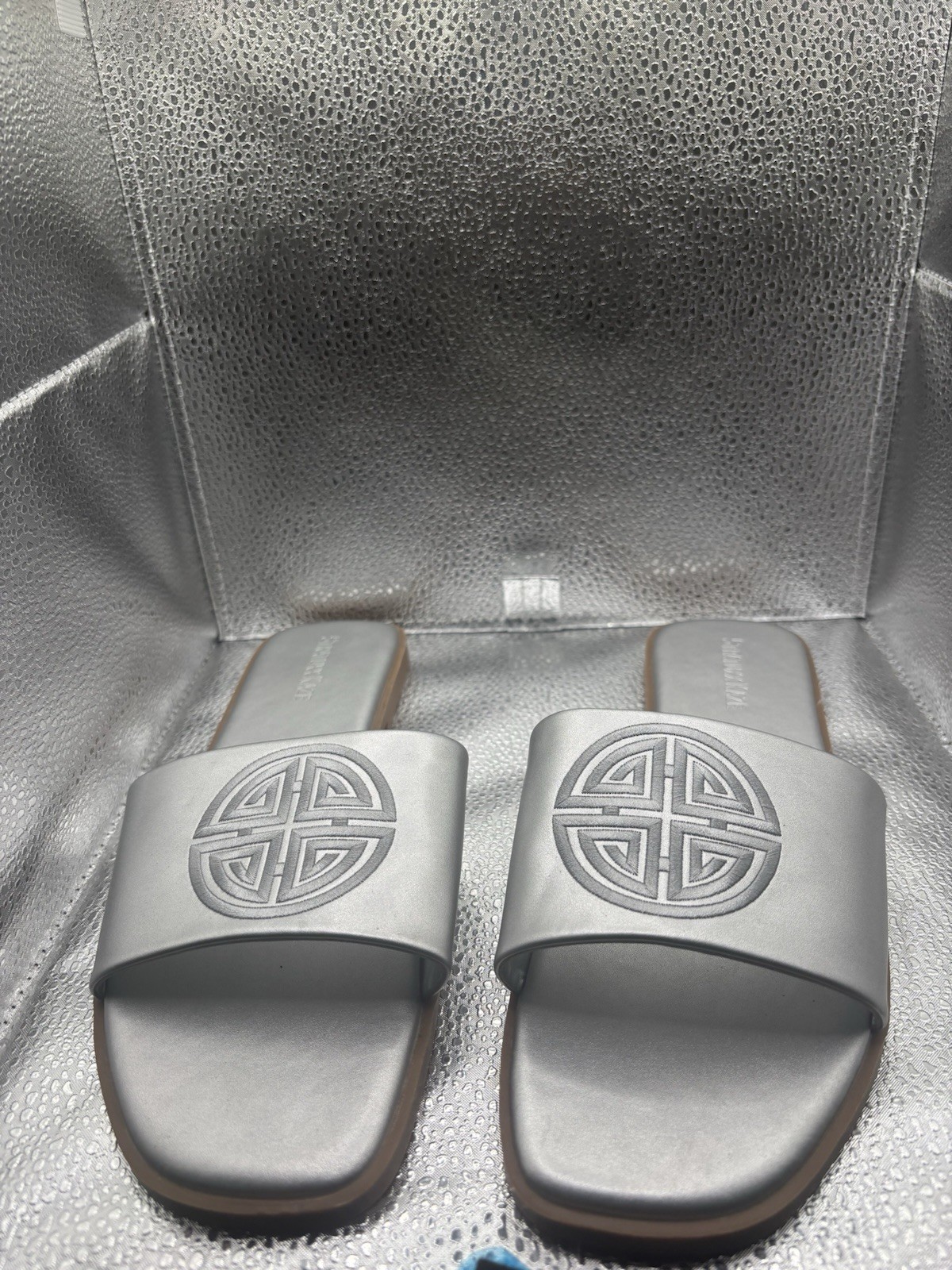 Stratuxx Kaze Womens Flat Sandals Dressy Summer Slides Memory Foam Sz 10 Silver