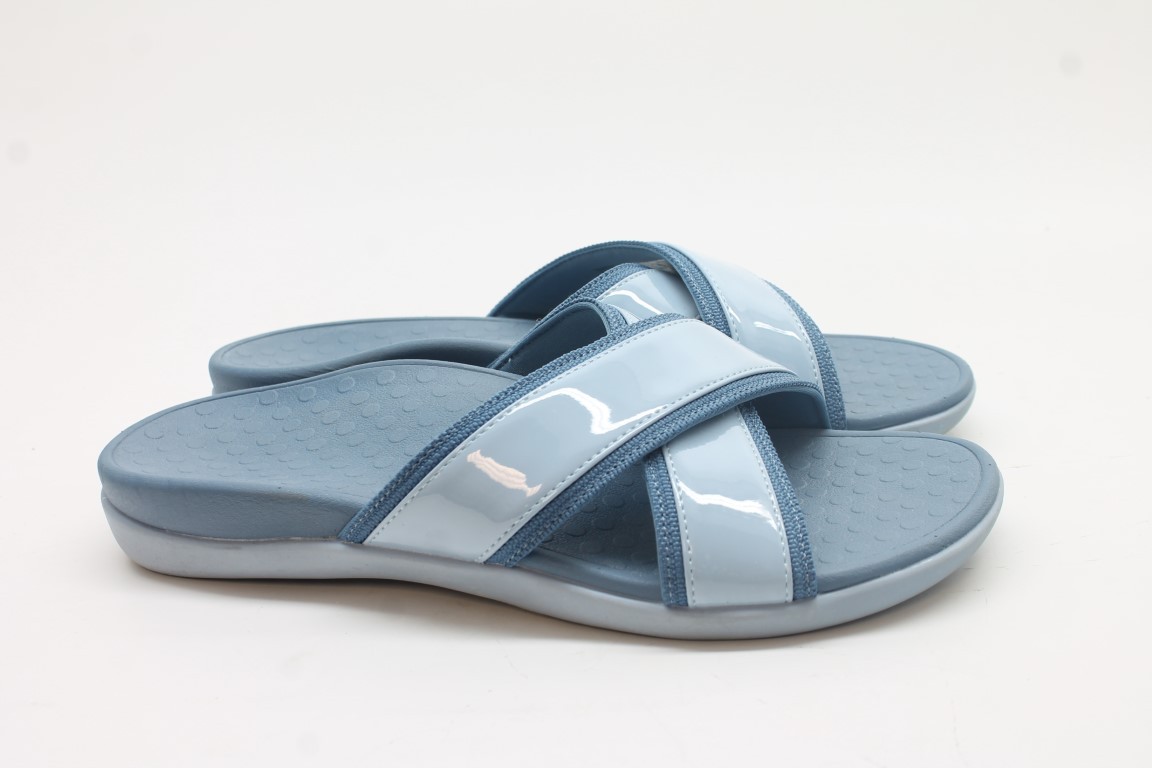 Vionic Women’s Merced Cross Strap Sandals Floor Sample