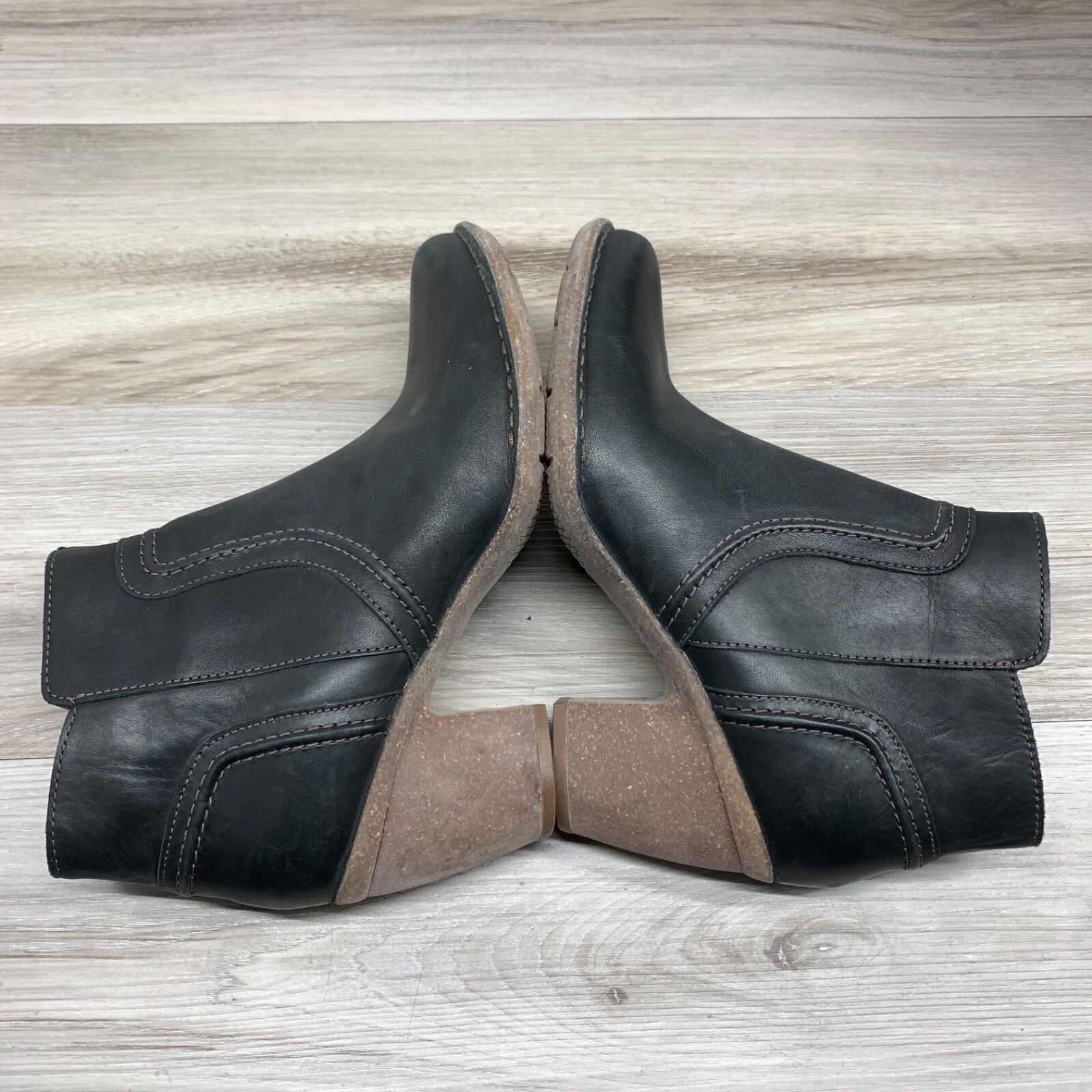 Clarks Carleta Paris Ankle Boot Side Zip Women 8.5 M Black Leather Heeled Bootie