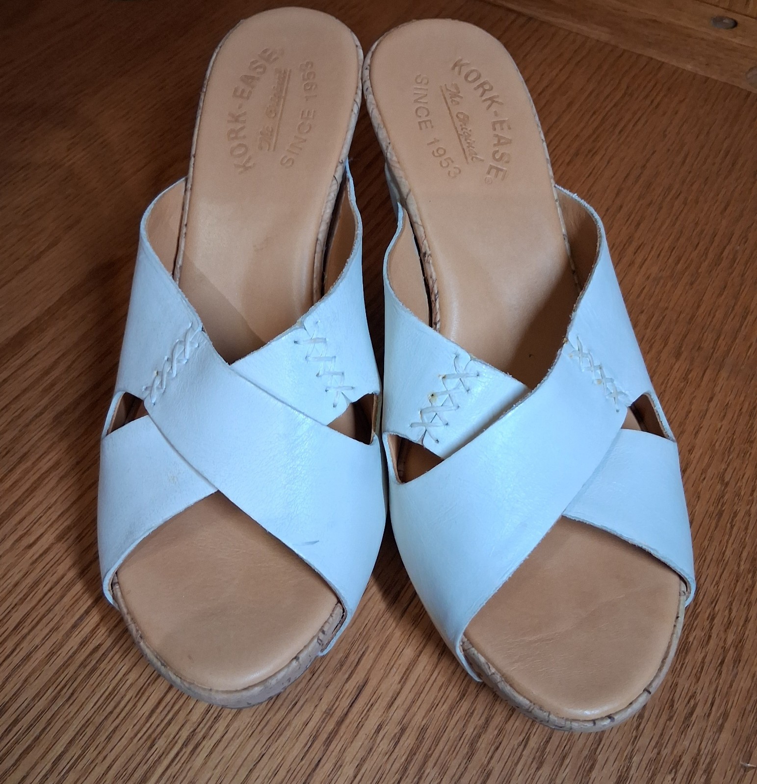 Kork Ease white leather slides