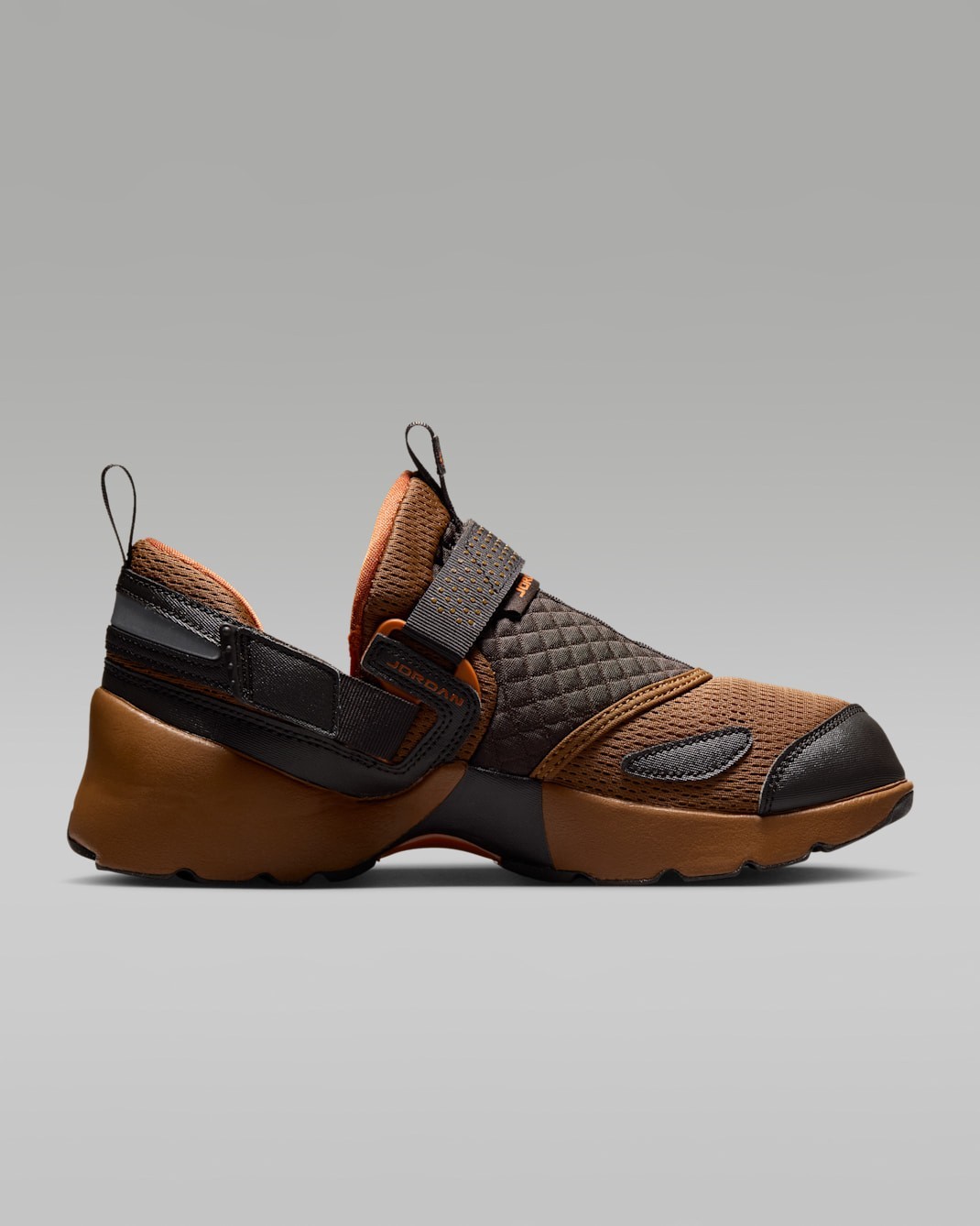 NIKE Women’s Jordan Trunner LX HQ2164-200 Light British Tan Reflective Silver