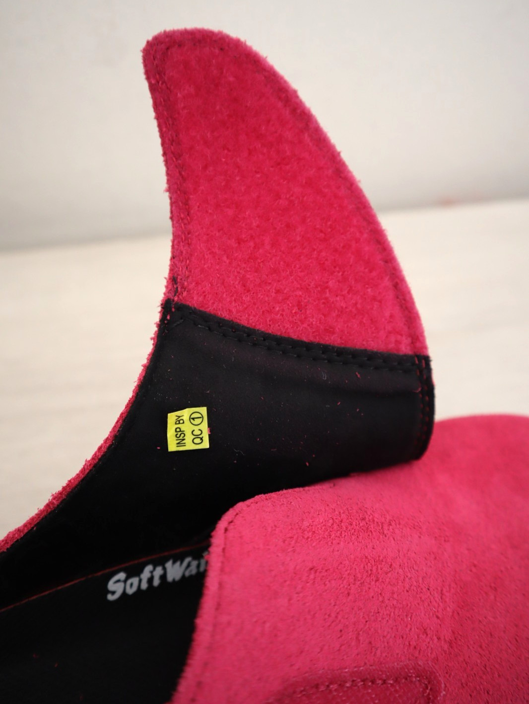 Dr. Martens Women’s Sz 7 Fuchsia Pink Bronx Suede Zebzag AnyWair Mules $130