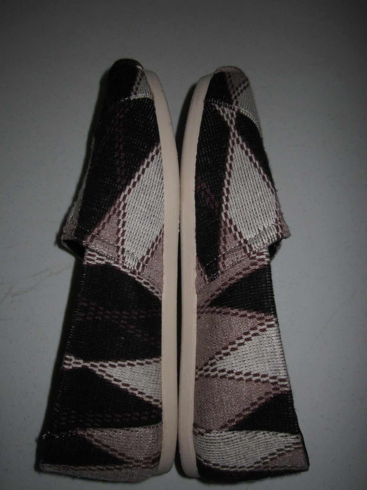 TOMS Women’s Size 9 Flannel Plaid Faux Slip-on Comfort Shoe Worn One Time!!