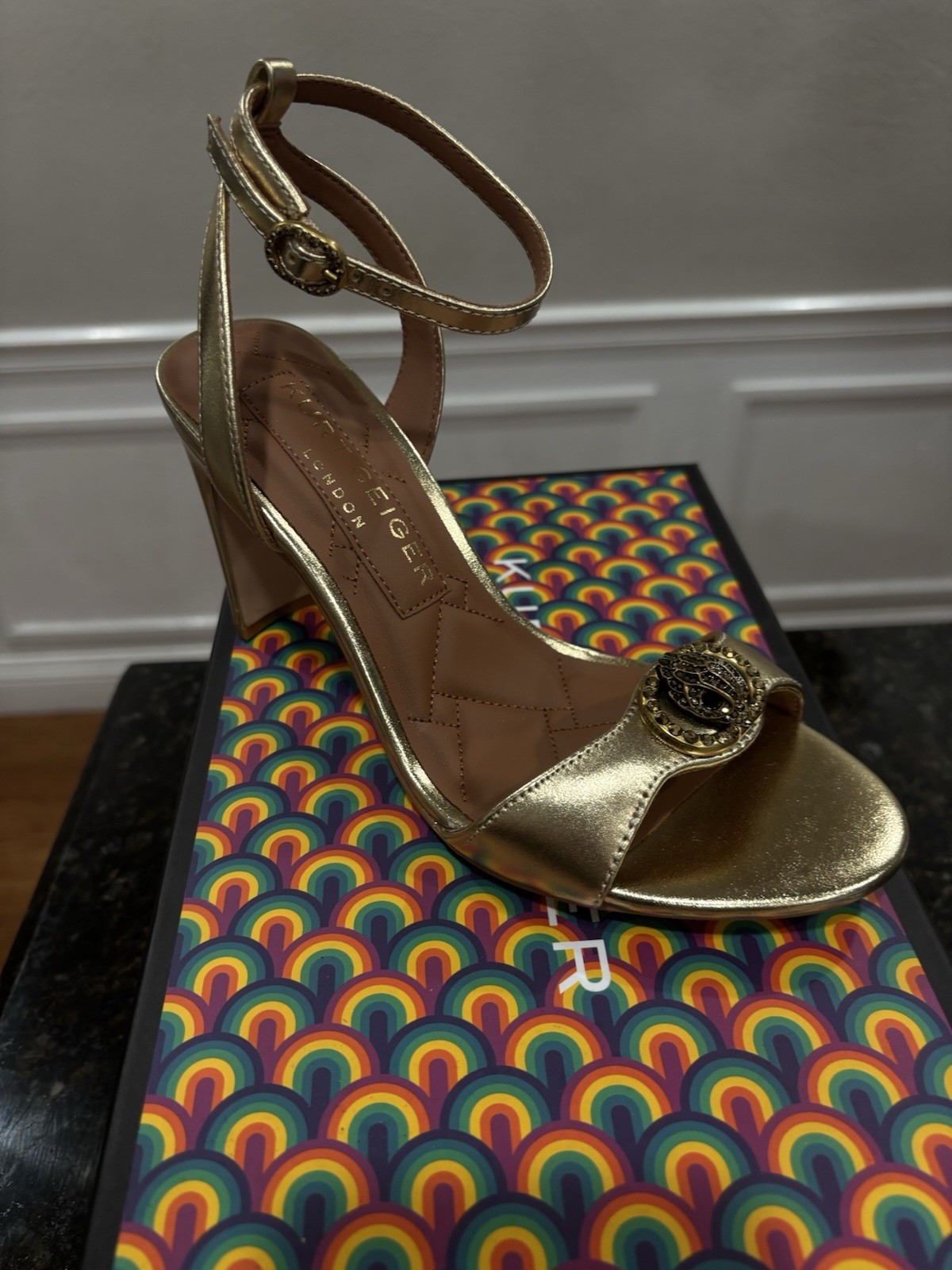 Kurt Geiger London Chelsea Sandal Women’s , Gold Size 6 (EUR 36)