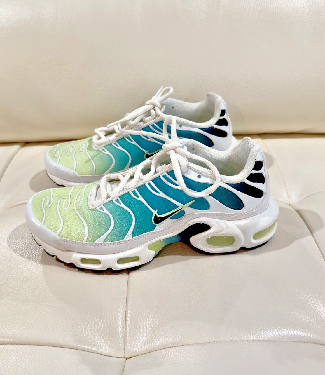 Nike Air Max Plus Tn Sneakers Women’s 7 1/2 Green Gradient White Walking Running