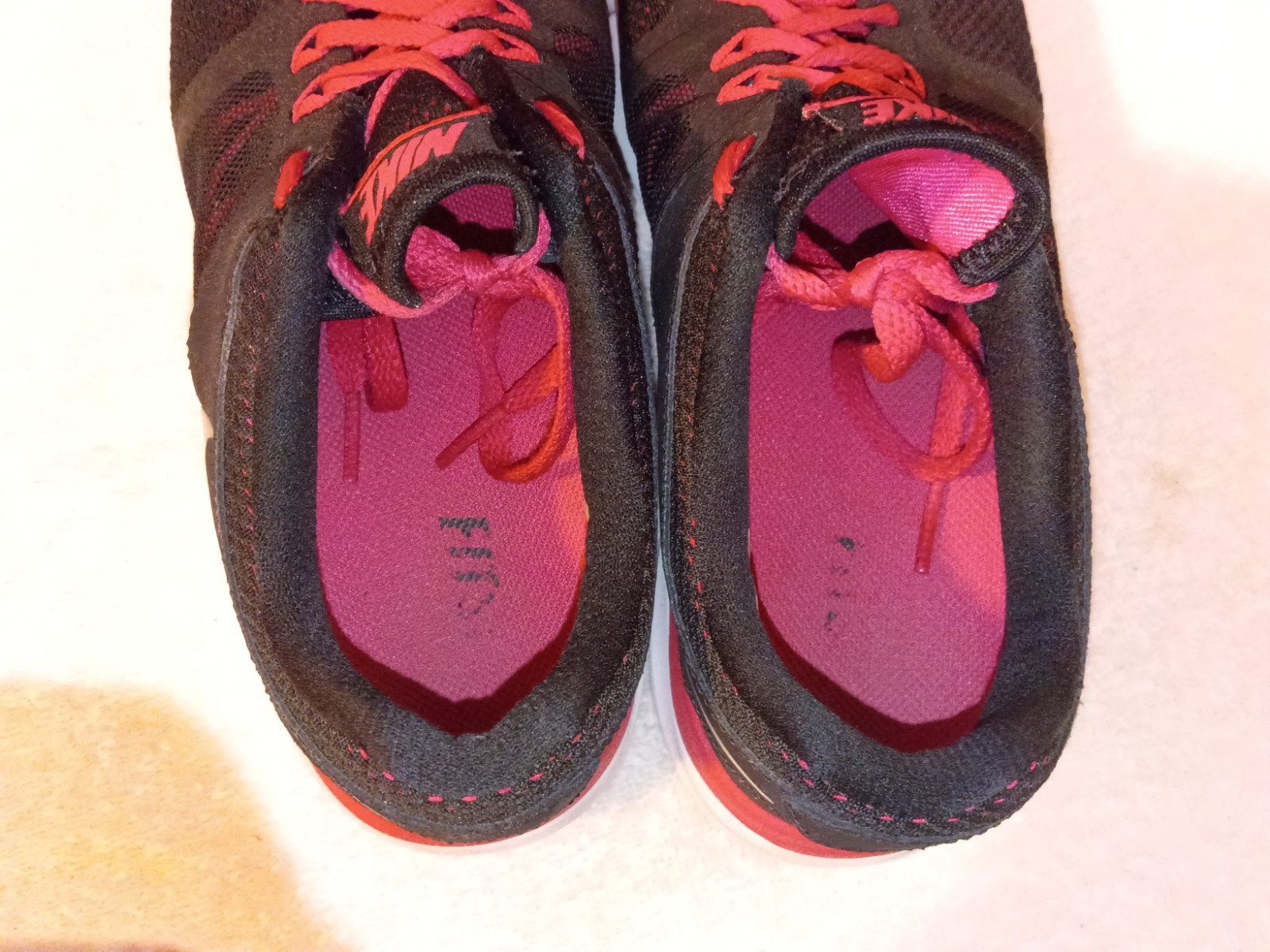 Nike Flex 2014 Run Womens Size 8 Running Jogging Shoes Black Pink