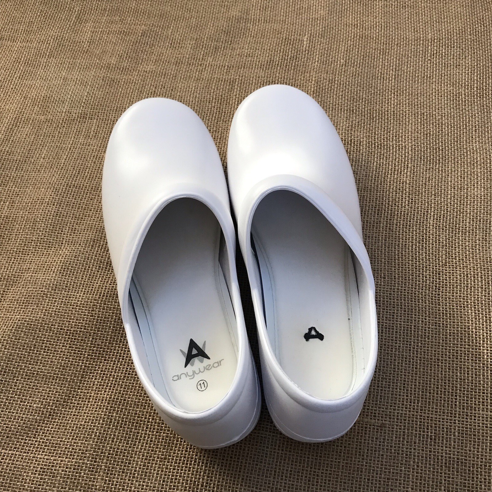 Anywear Women’s Guardian angel Closed Toe Clogs, White, Size 11 Work Foam Comfor