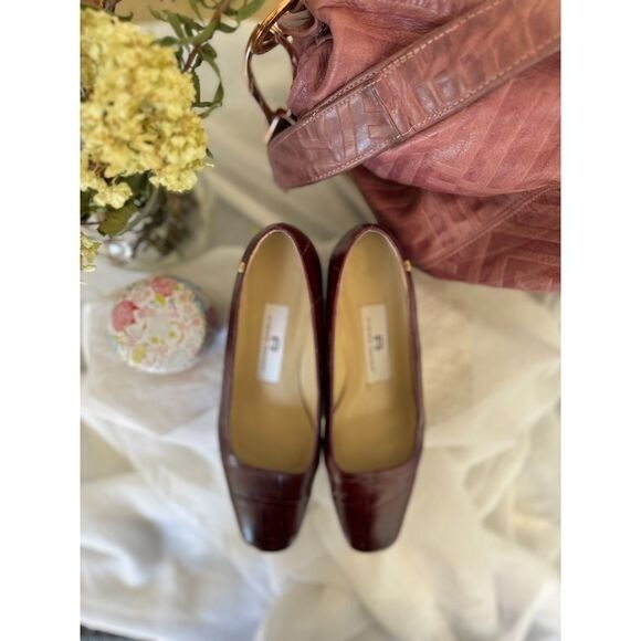 Etienne Aigner 7W Burgundy Croc Embossed Leather Block Heel Pumps Dark Academia