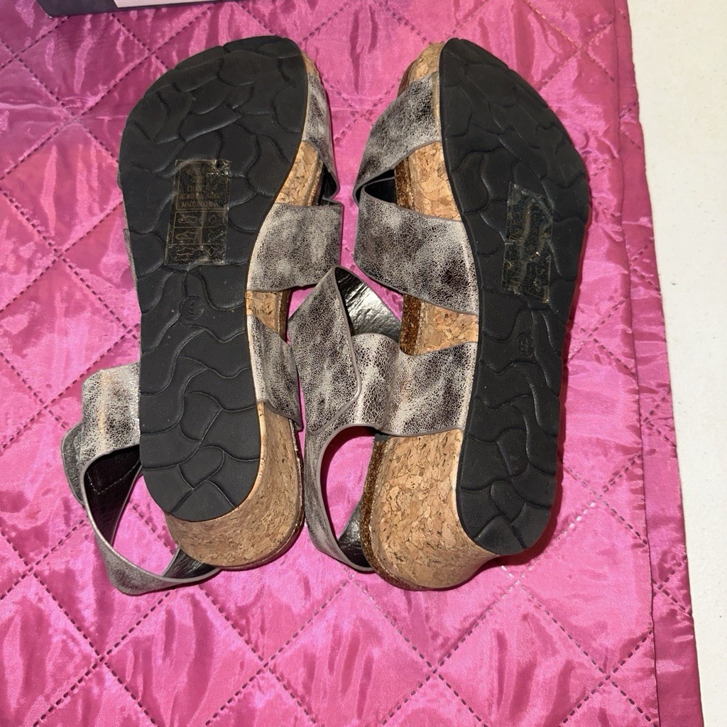 Pierre Dumas Women’s Pewter Strappy Ankle Strap Cork Wedge Sandals 9 M
