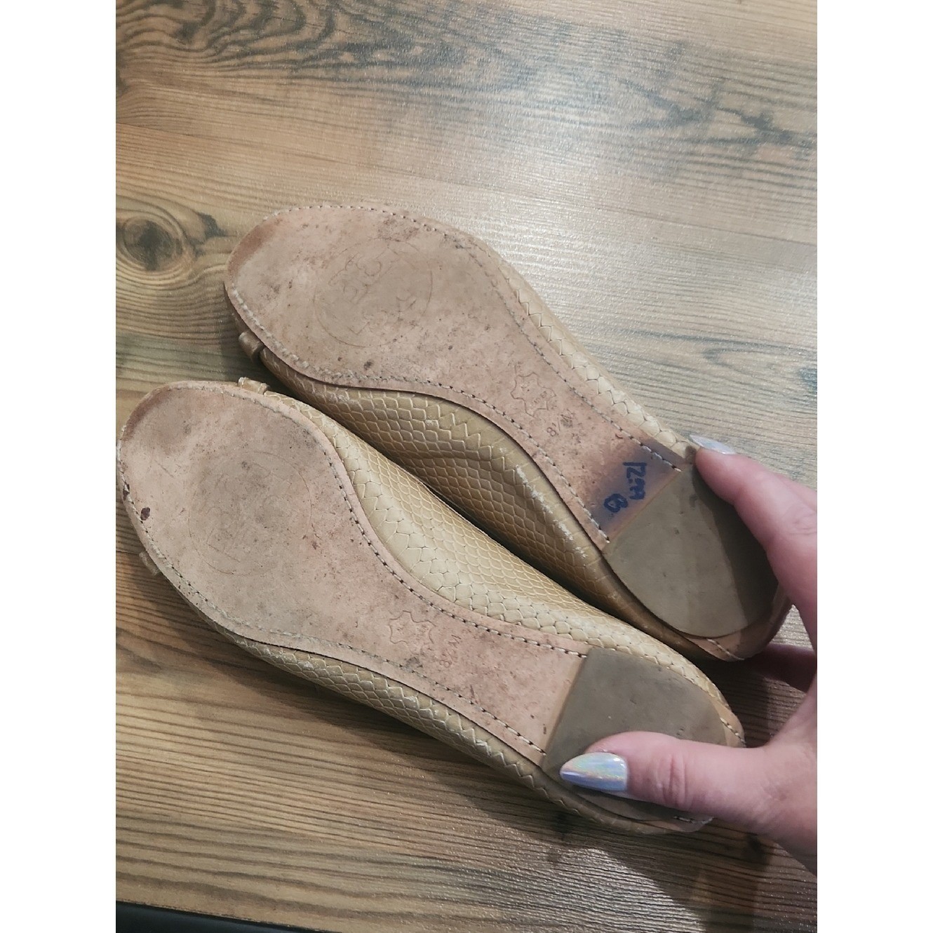 Tory Burch Embossed Leather Ballet Flat 8.5 Neutral Old Money Rich Mom Preppy