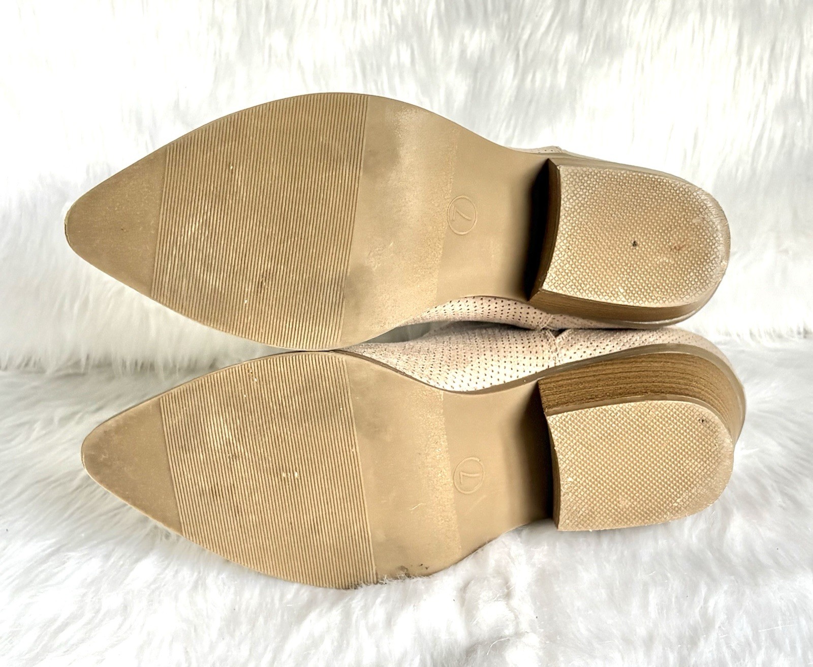 Universal Thread Women’s Vegan Micro Suede Booties Toupe Size 7 Boho Cottage