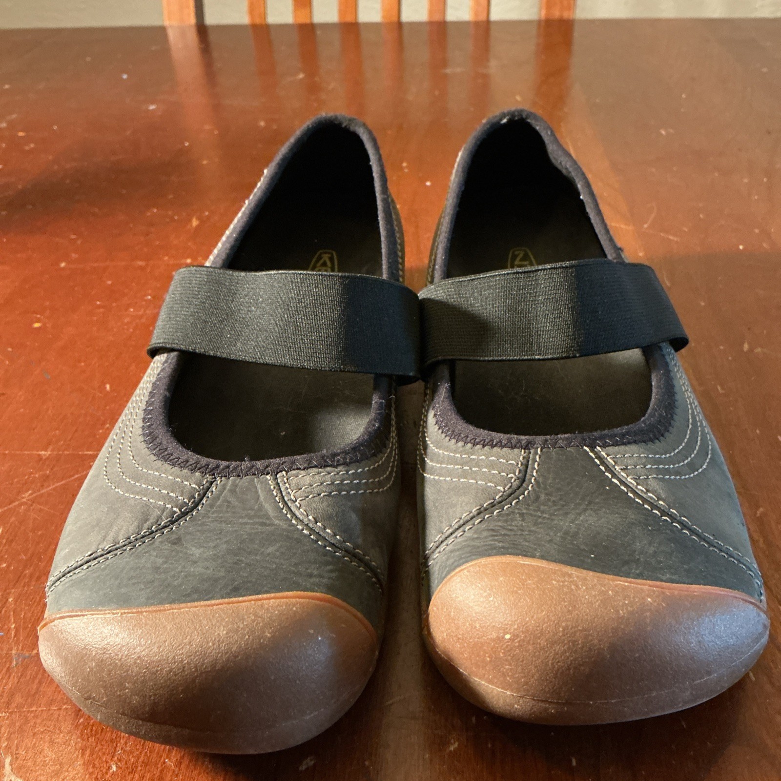 Keen Sienna Black Maryjane’s Leather Uppers Toe Guard Rubber Soles Size 9