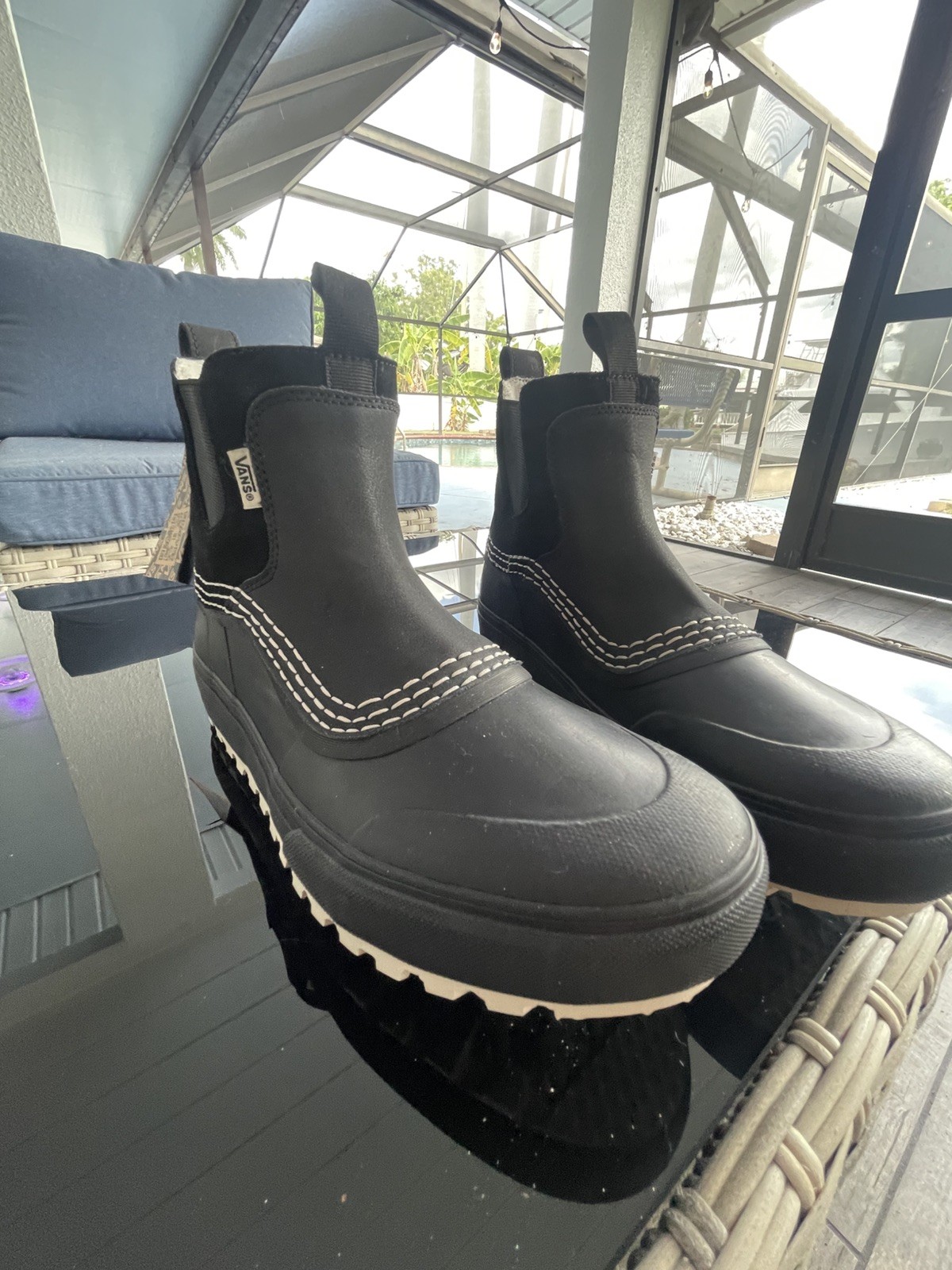 Standard Mid Chelsea Snow MTE Black/Bone Slip On Boots size 10/10.5