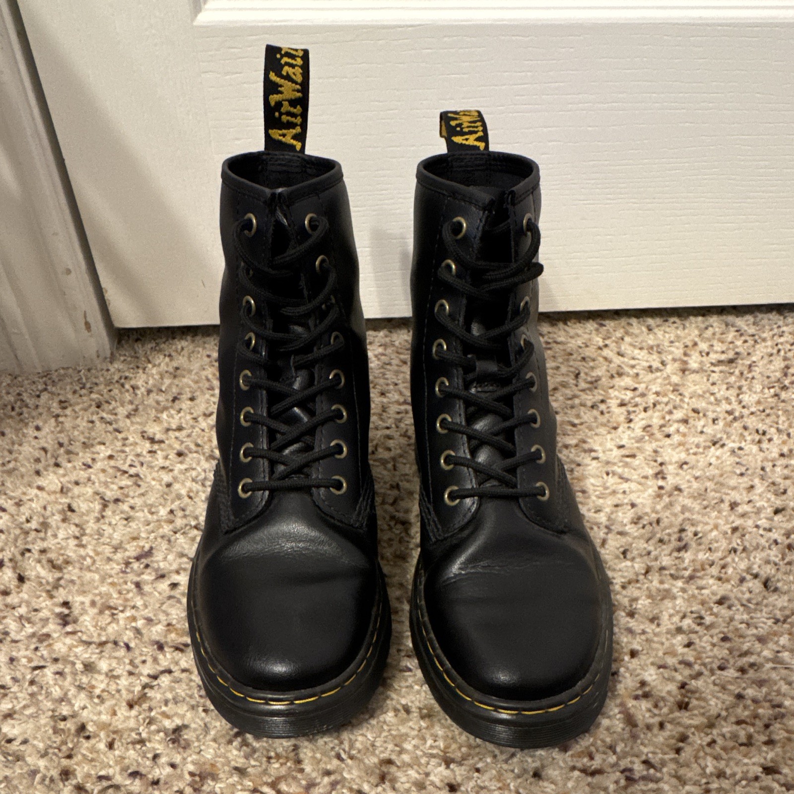 Dr. Martens Zavala AW004 Black Leather Lace-Up Boots Women’s 8 Men’s 7 EU39