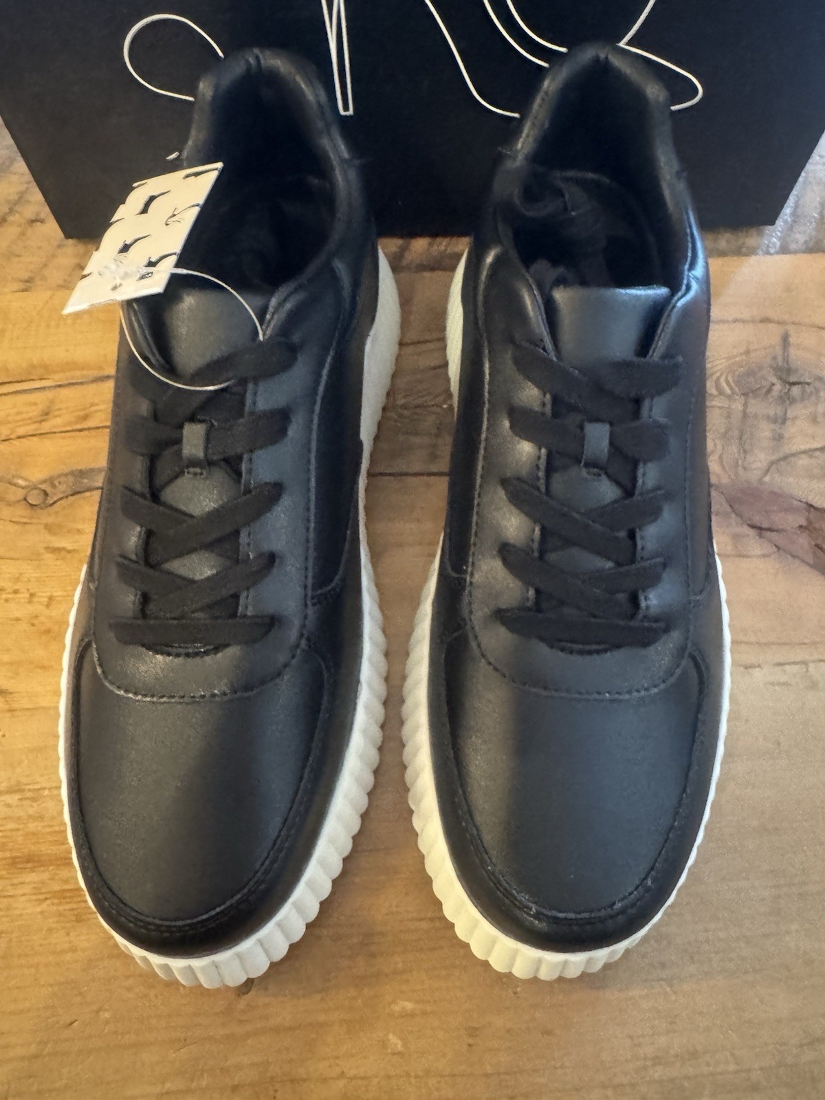 Mysoft Women’s Black Leather Gym Shoes Size 8.5 New In Box White Trim Sneakers