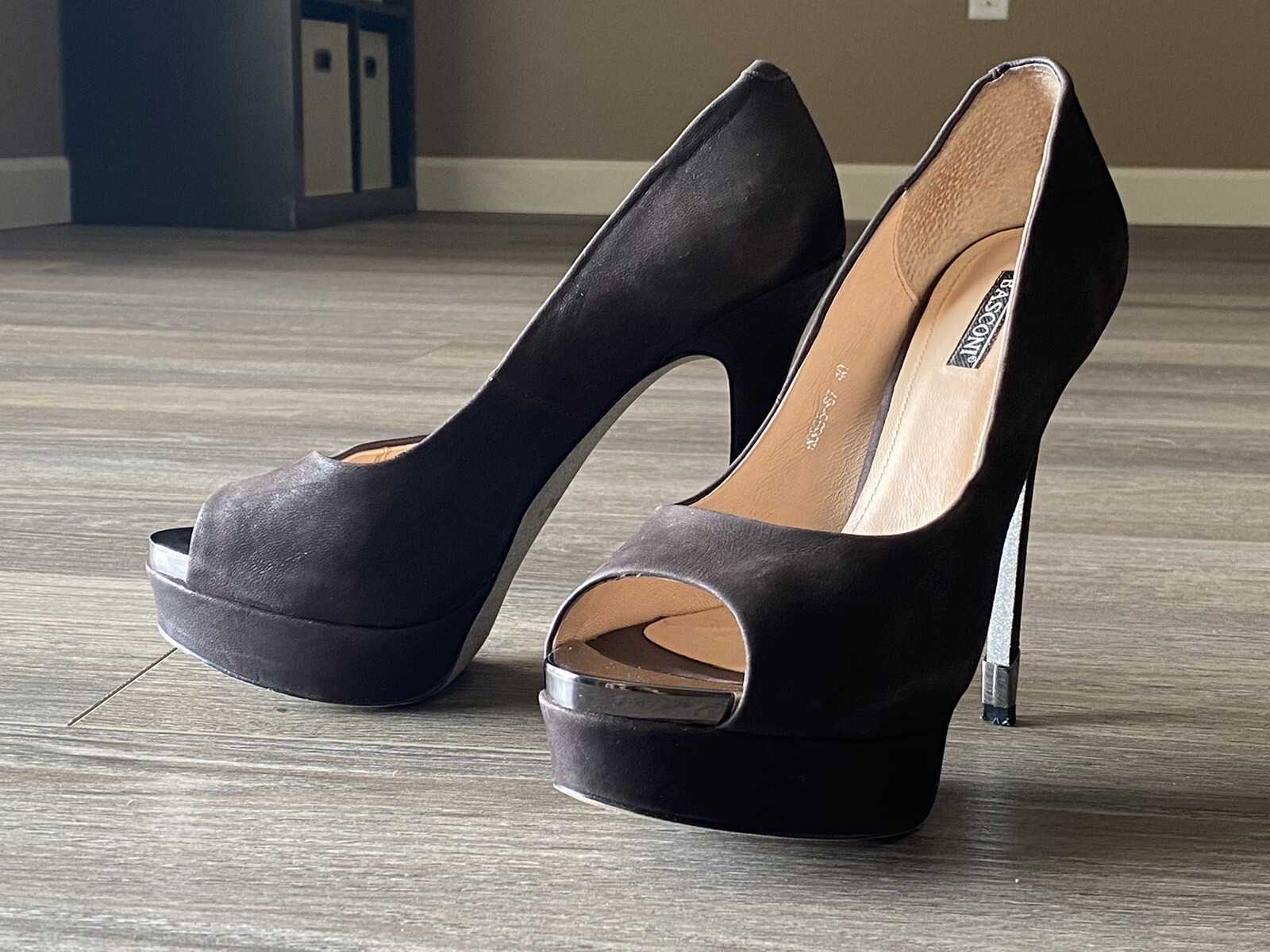 Very Highh Heels Sexy Women