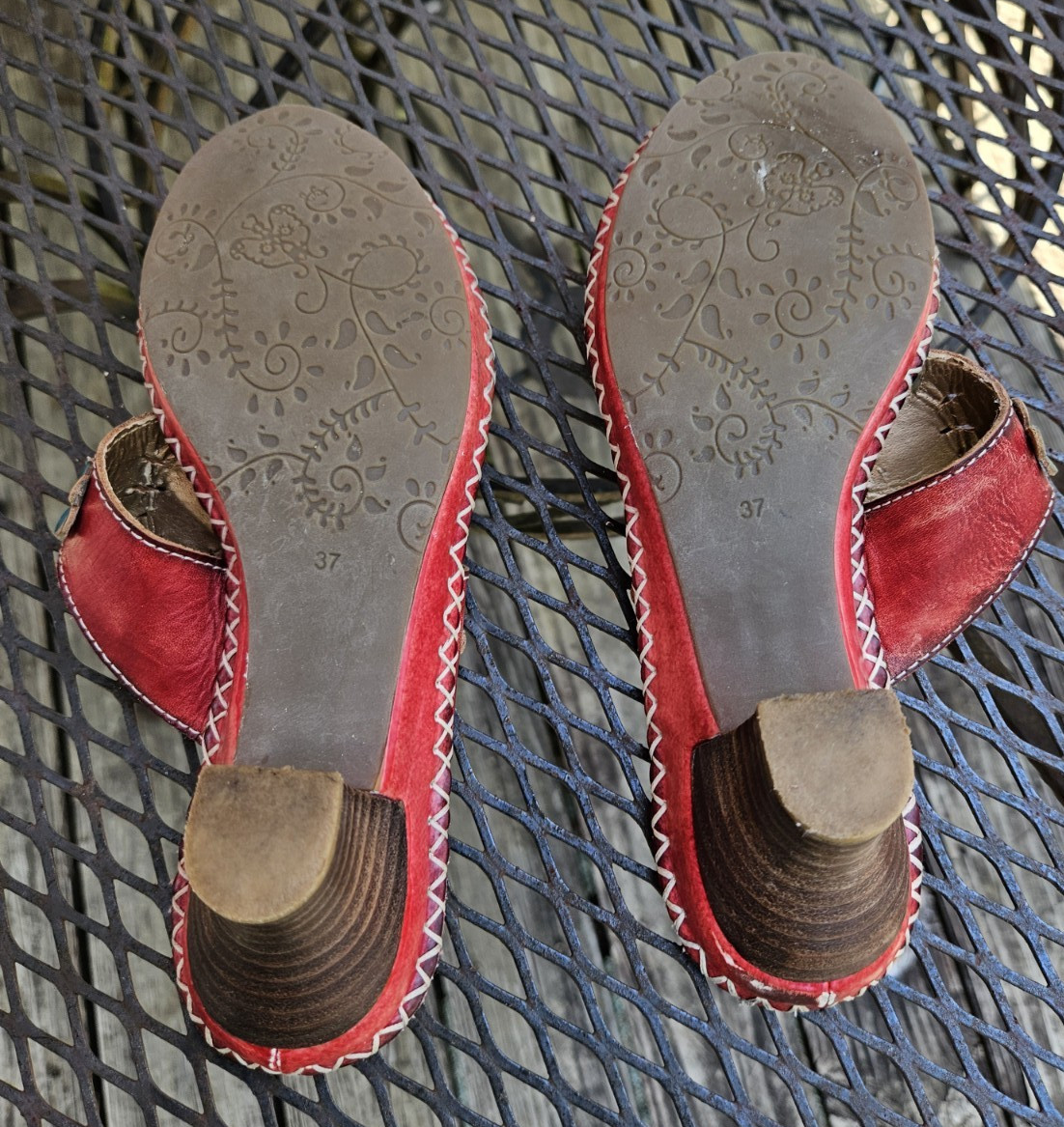 L’Artiste by Spring Step Red Via-R Floral Leather Slides Sandals US 6.5 / EU 37