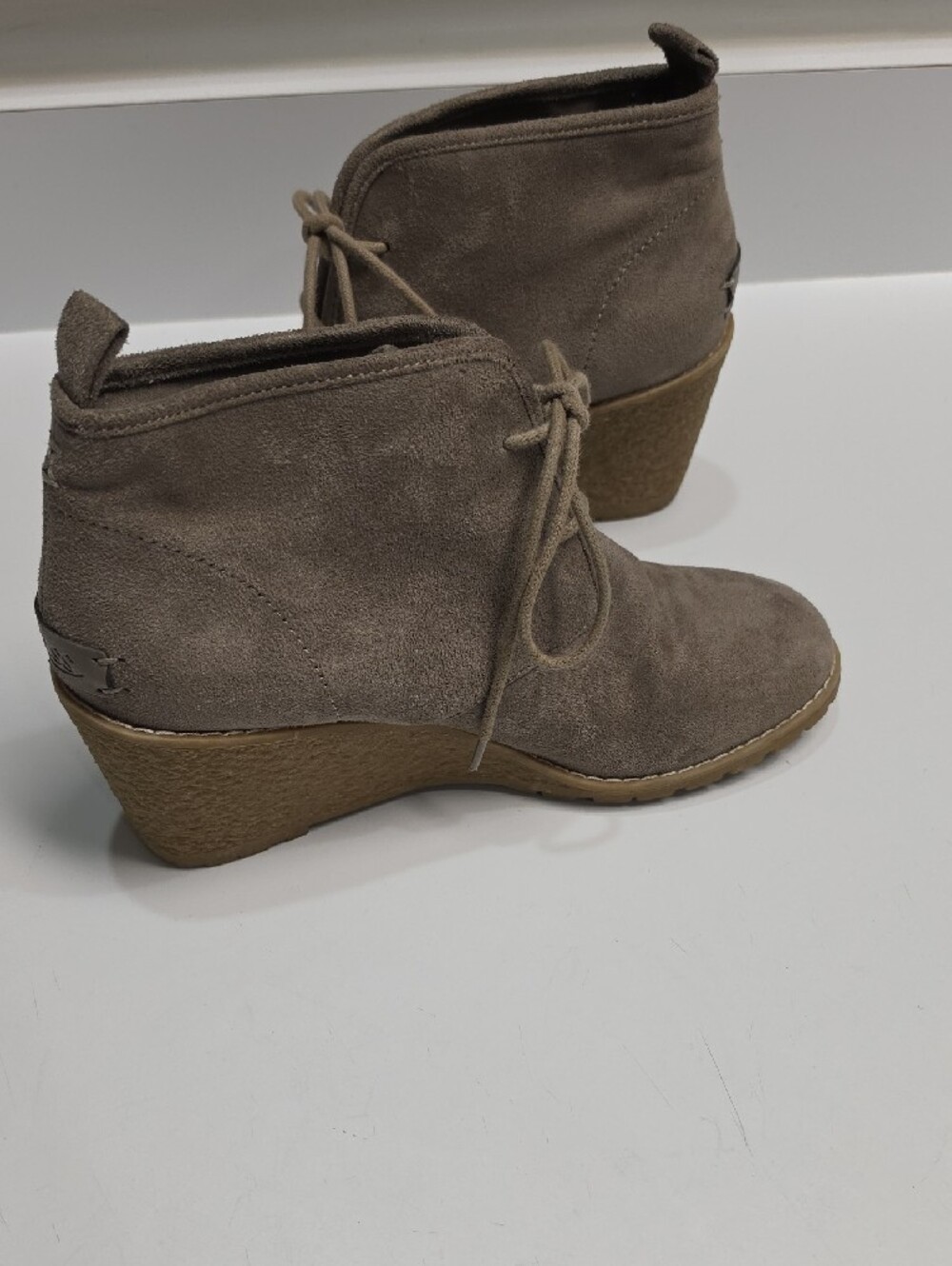G.H. Bass & Co. Taupe Suede Wedge Heel Lace-Up Ankle Boots – Size 8.5
