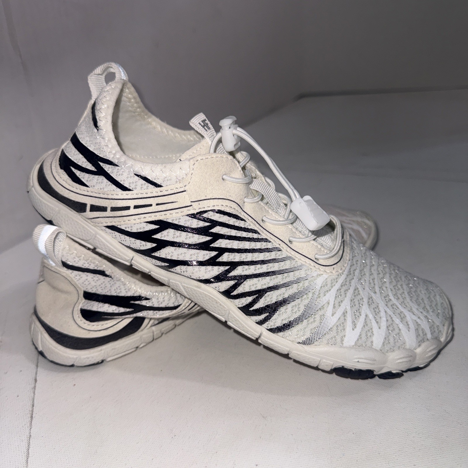 Hike Footwear Lorax Pro White Low Non Slip Barefoot Outdoor Shoes Womens Size 11