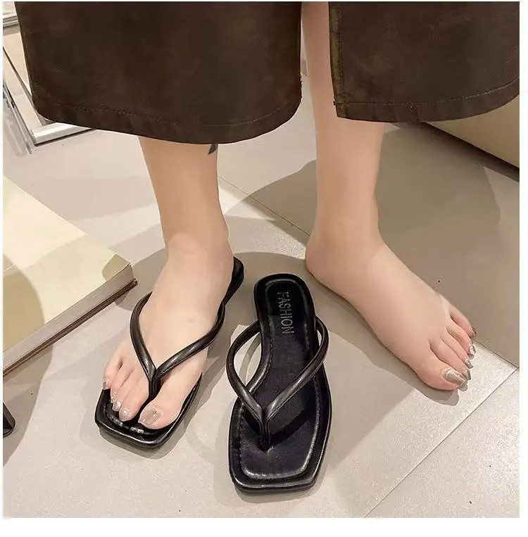 Simple and fashionable small fragrant flip-flops women’s leisure outdoor beach c