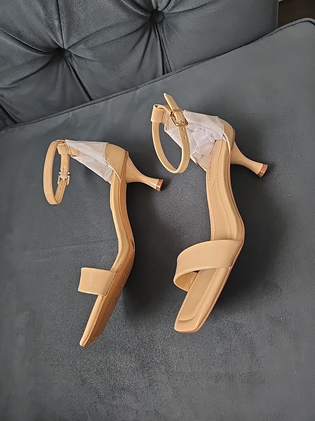 Vince Camuto Sz 5.5M Vinkely Square Toe Kitten Heel Sandals Café Patent Leather