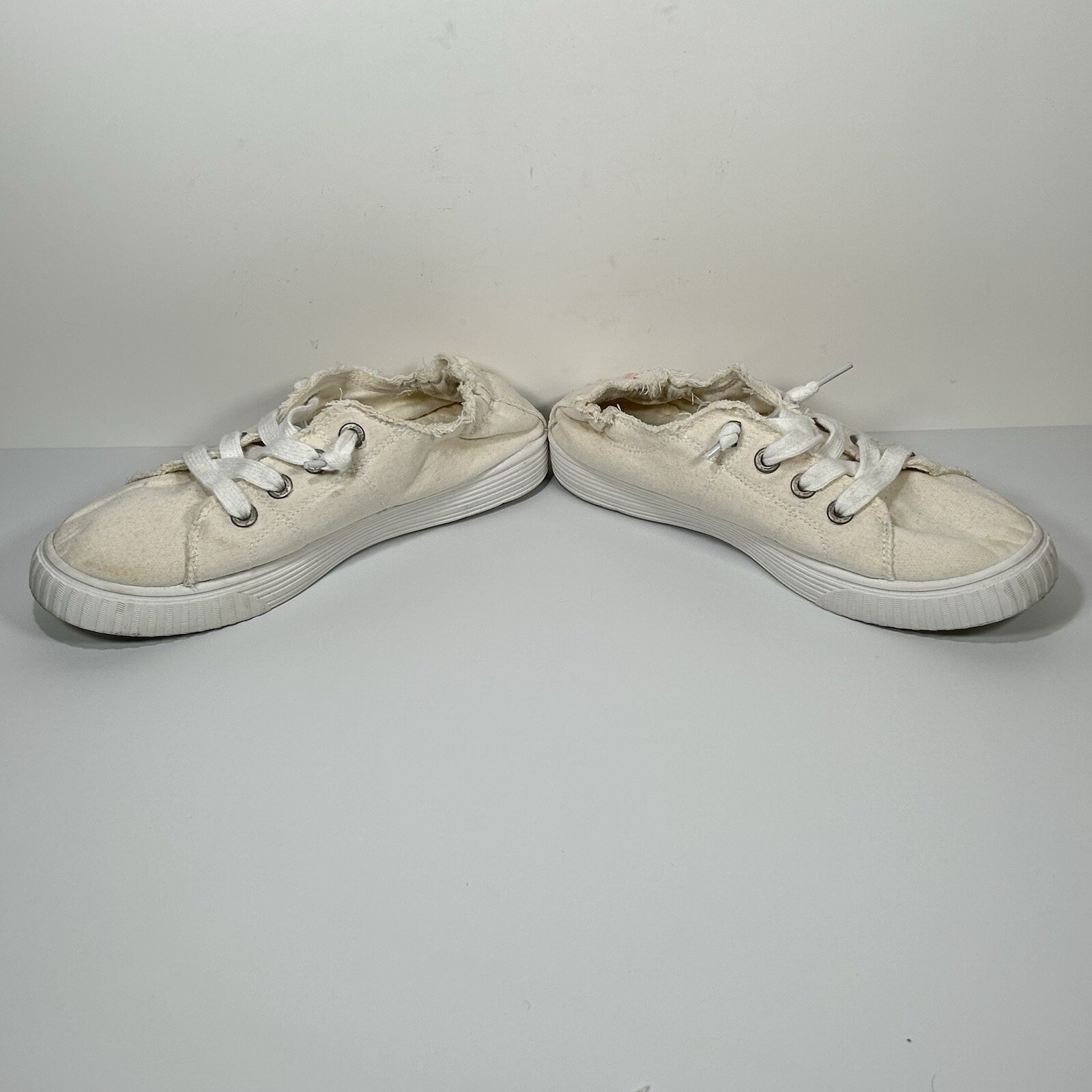 Tommy Bahama Sneaker Shoes Womens 8.5 Slip-On No Tie Cream Off White