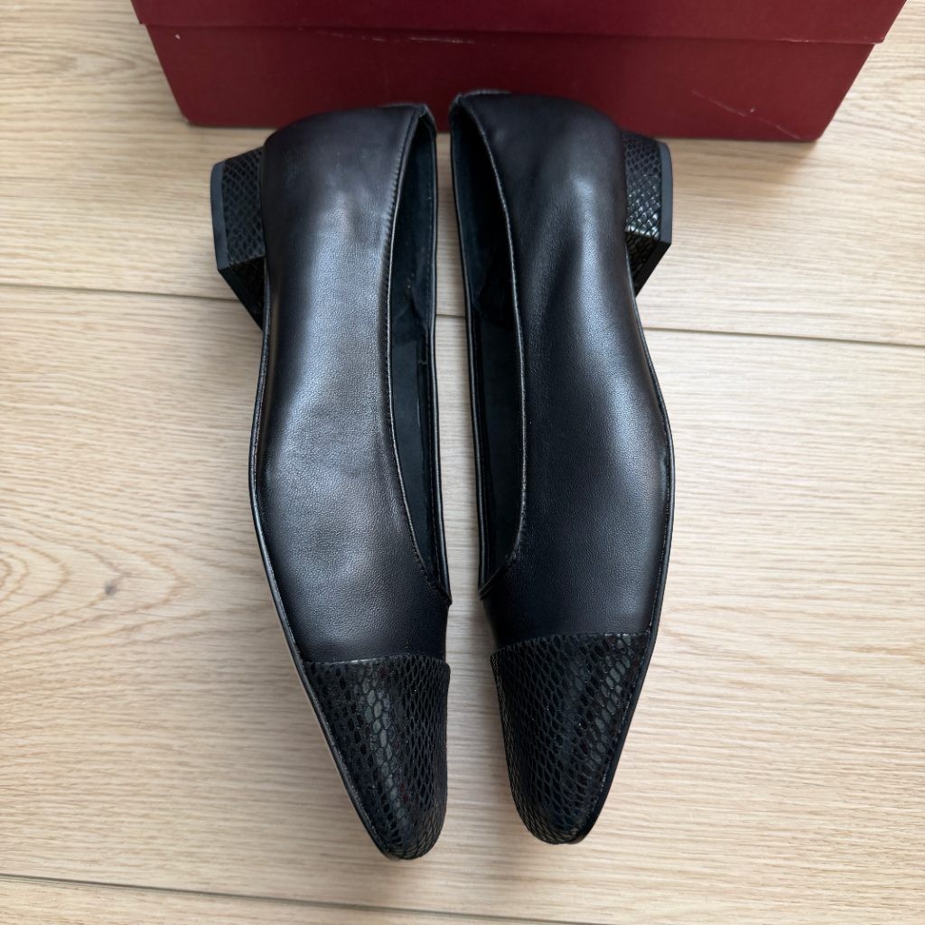 VANELi Black Leather Snakeskin Cap Toe Flats Womens Size 10 M Slip On Shoes
