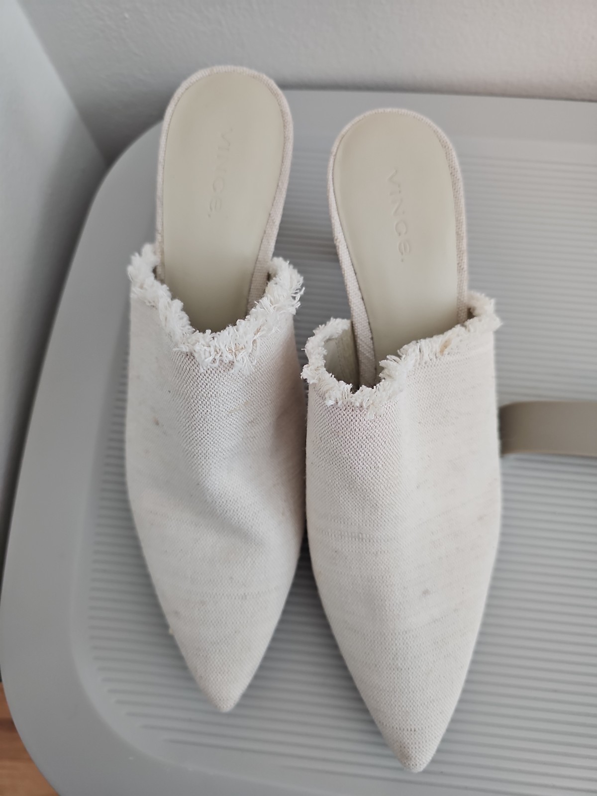 Vince Linen Mules Womens Size 7.5, Closed Toe With Heel