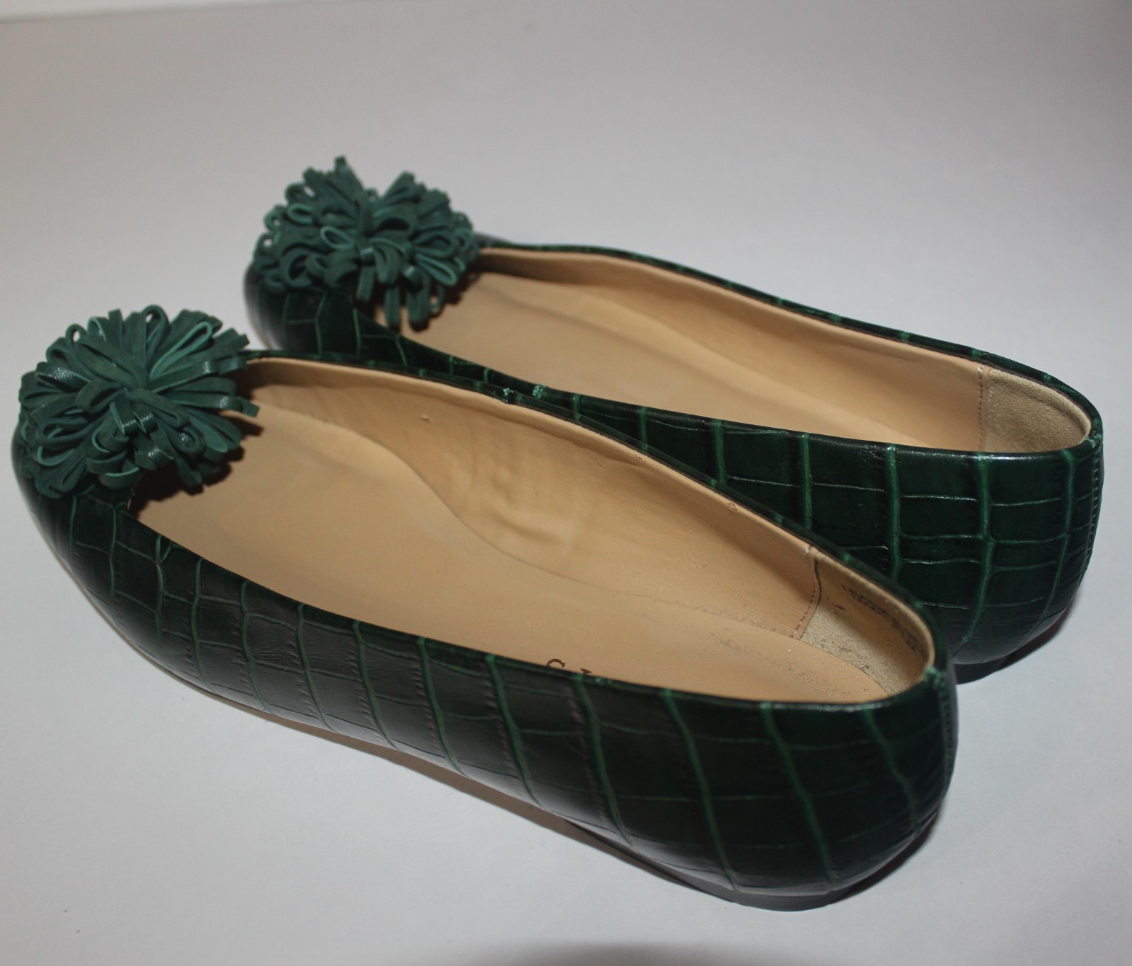 Talbots STELLA Pom Pom flats in green embossed croc leather Womns Sz 6.5