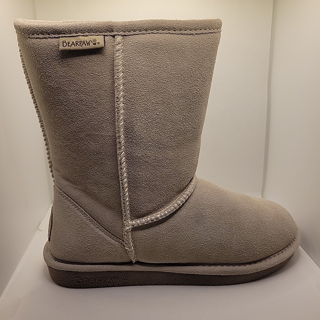 Bearpaw Emma Short 608W Womens Winter White Suede Sheepskin Winter Boots Size 8