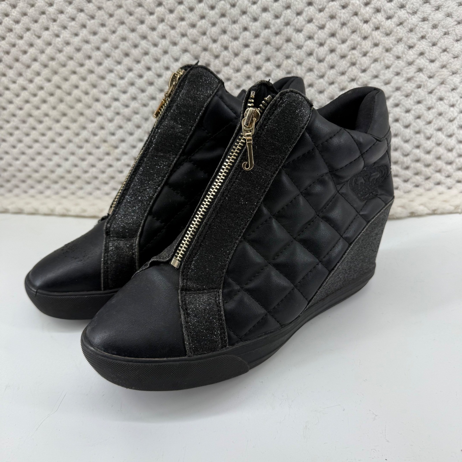 Juicy Couture Jordie Black Quilted Wedge Sneakers Gold Zipper Crown Logo Women 9