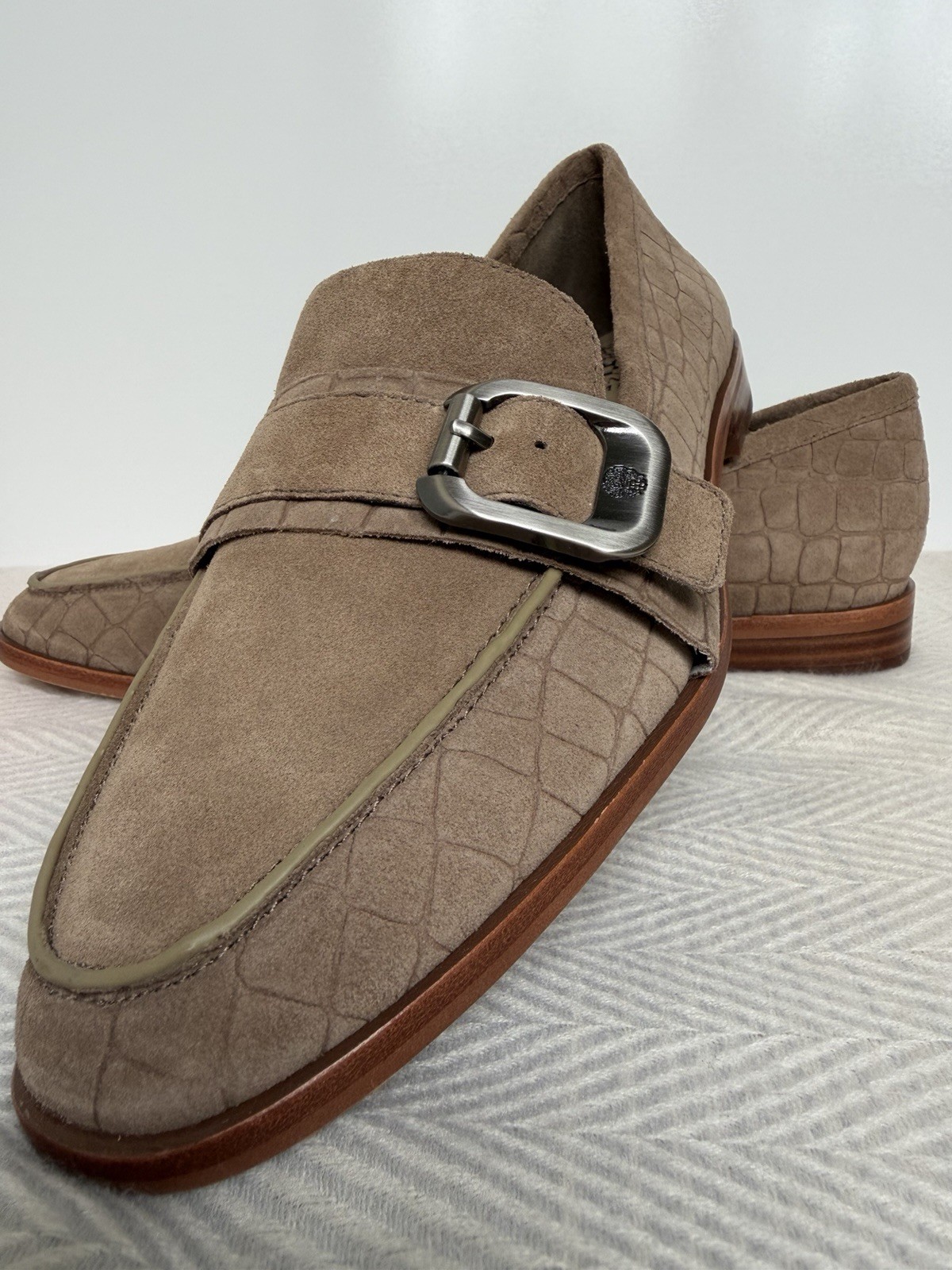 Vince Camuto VC-CENKANDA Taupe Crocodile Buckle Women’s Leather Loafers Size 11