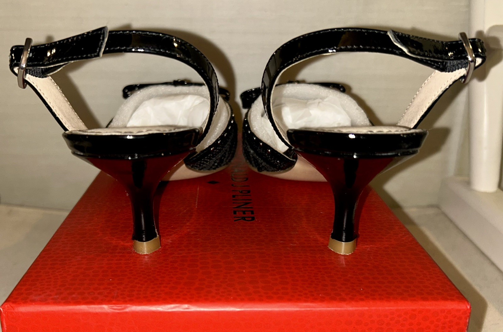 Donald J Pliner “Dede Kitten” Sling Bow Pumps Black Raffia Studded Leather 9B