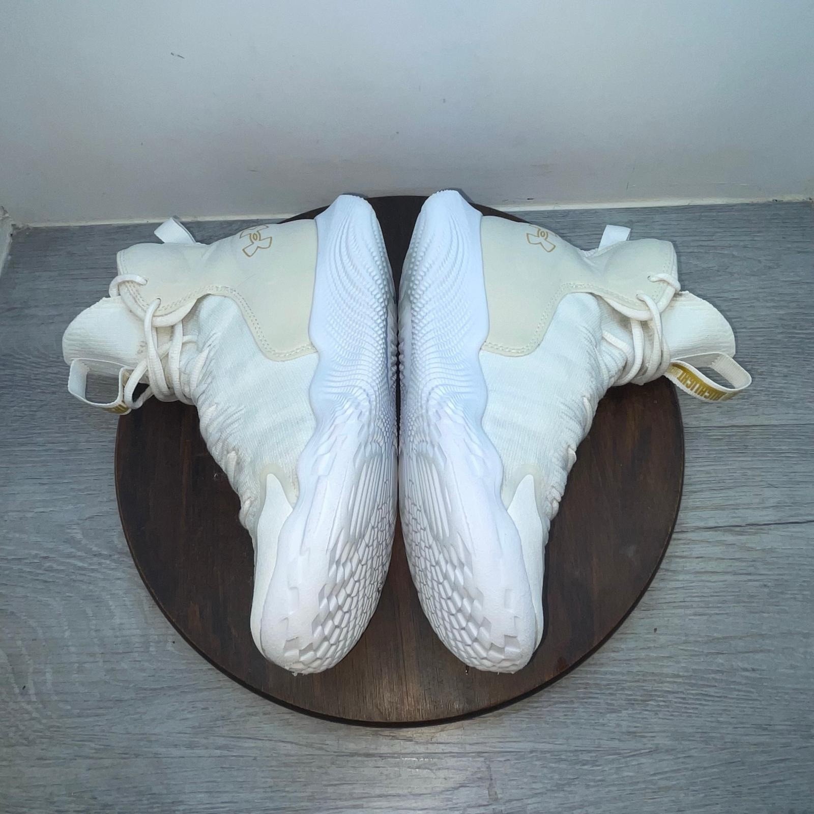 Under Armour Womens Flow Ace Highlight White Basketball Shoes Sneakers Size 8.5