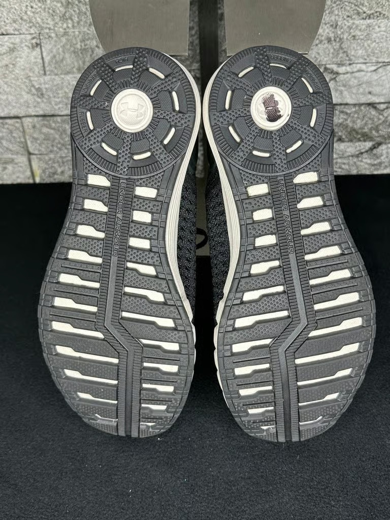 Under Armour HOVR Sonic CT 1.1 Running Shoes – WMNS8.5