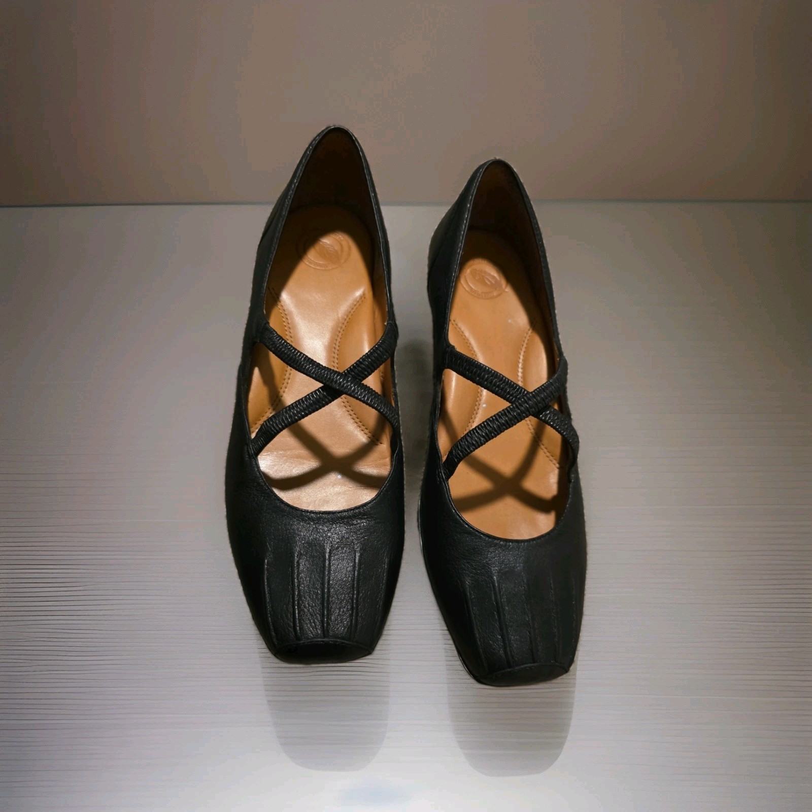 Black leather Nurture by Lamaze ballet flats feature a pleated square toe SZ 8