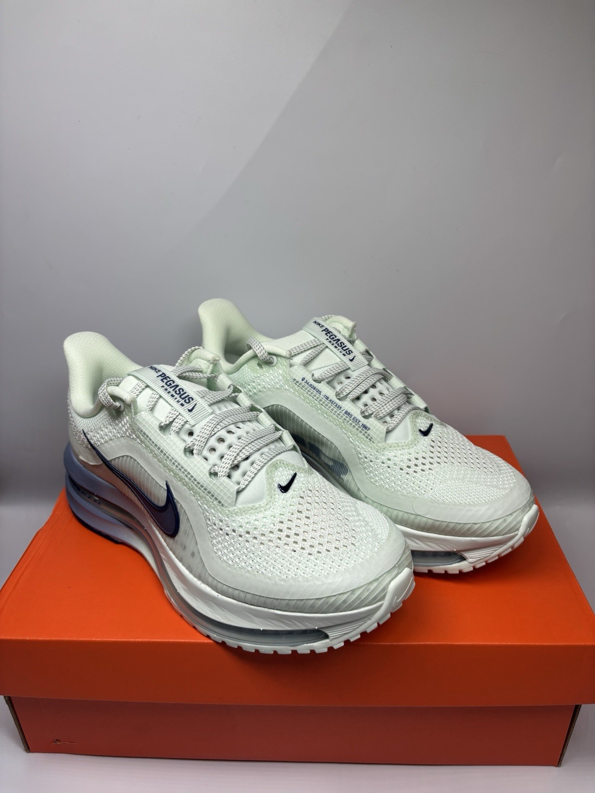 Women’s Nike Pegasus Premium Shoes Size 8