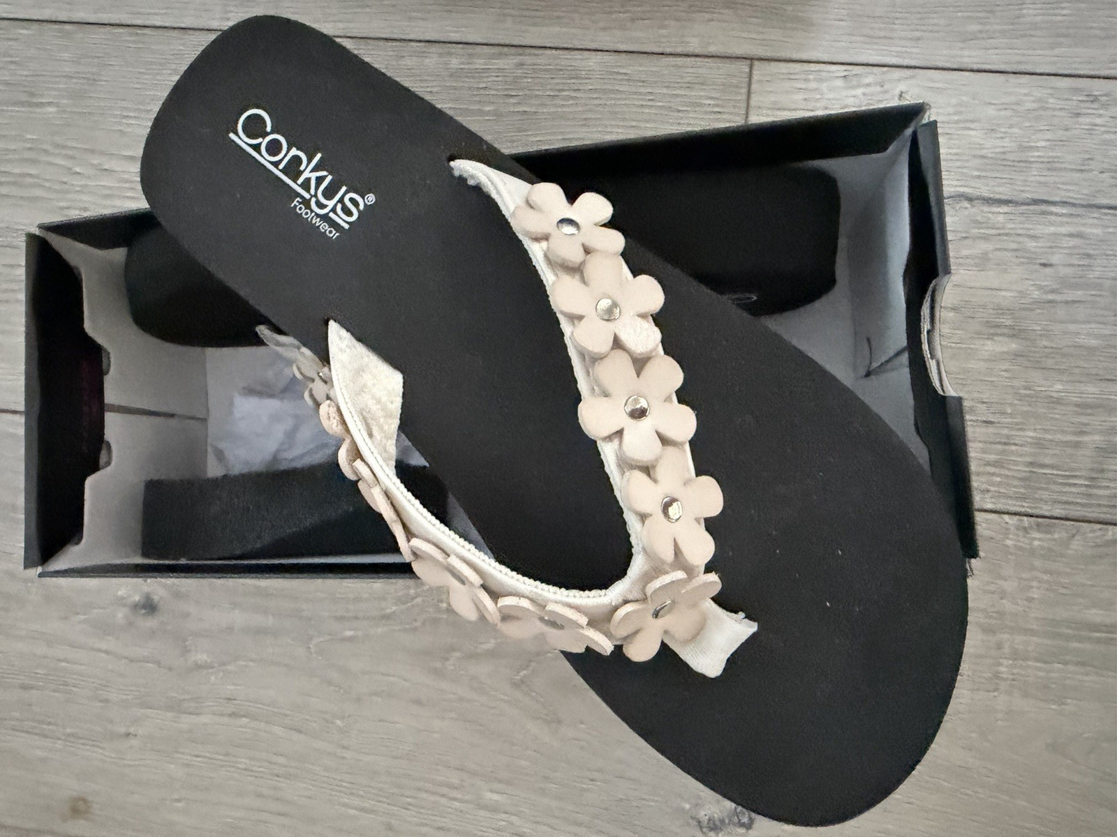 Corkys Footwear Women’s Ivory Floral Rhinestone Flip Flop Sandals Slip-On US 10