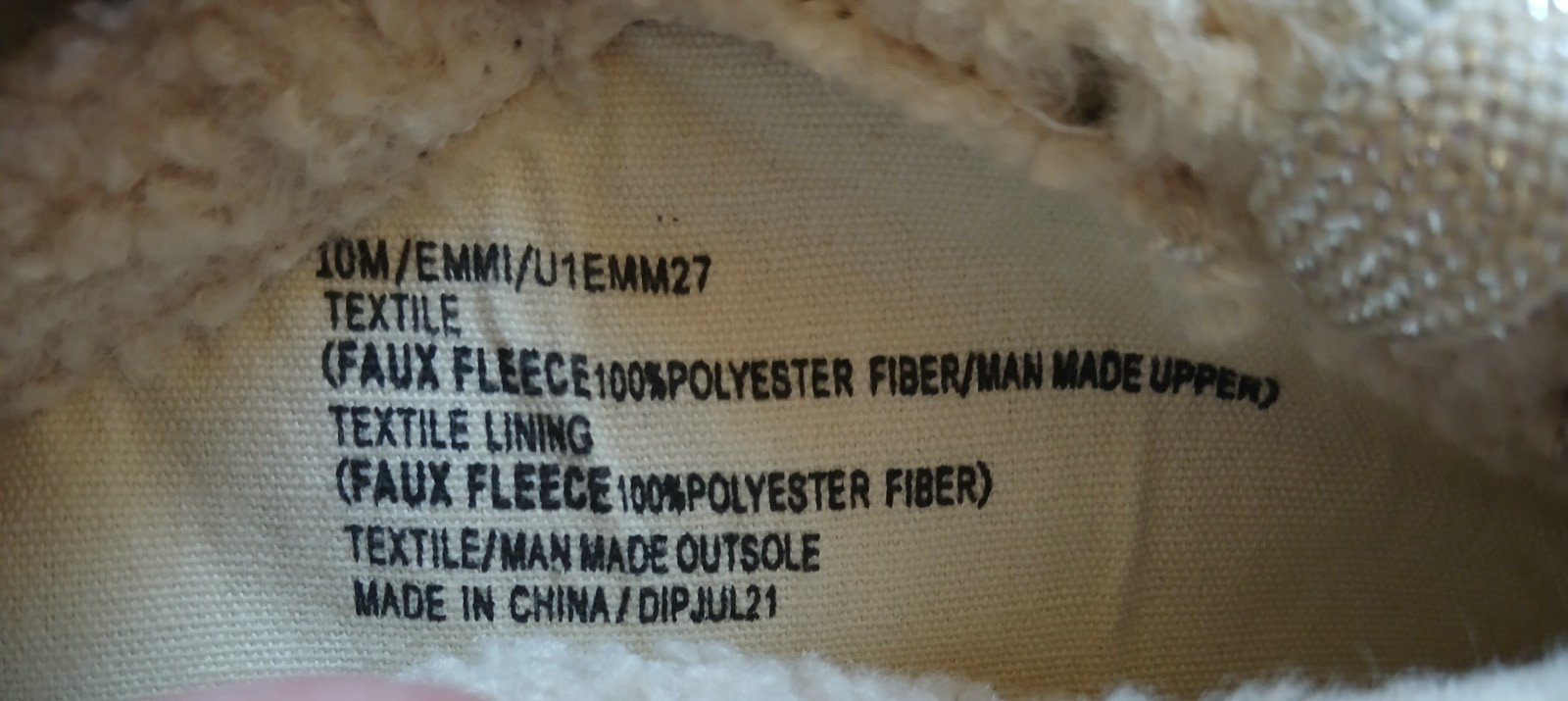 LADIES TENNIS SHOES BY UNION BAY FAUX FLEECE, SIZE 10M (NEW). STAR ON OUTSIDES.