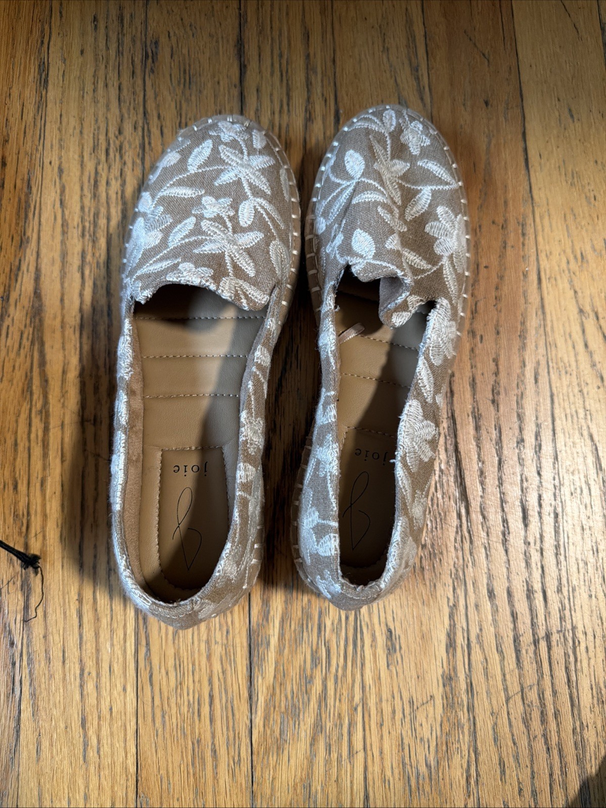 Joie Slip on Floral White And Tan Embroidery Women 7M