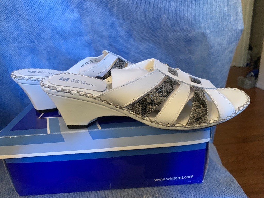WHITE MOUNTAIN Sandals Leather & Fabric Upper ADRIANA 10M White Faux Snakeskin