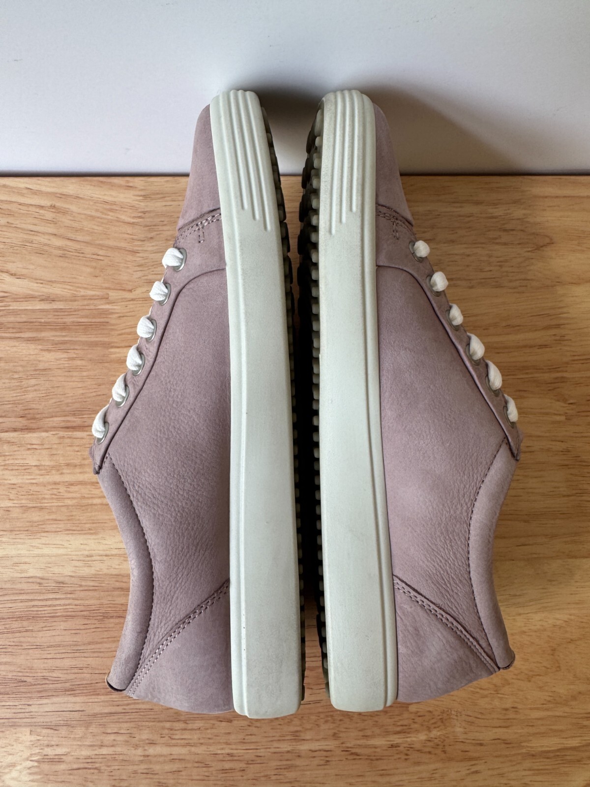 ECCO Soft 7 Women’s Nubuck Leather Sneaker Grey Rose Size US 10-10.5 / EU 41