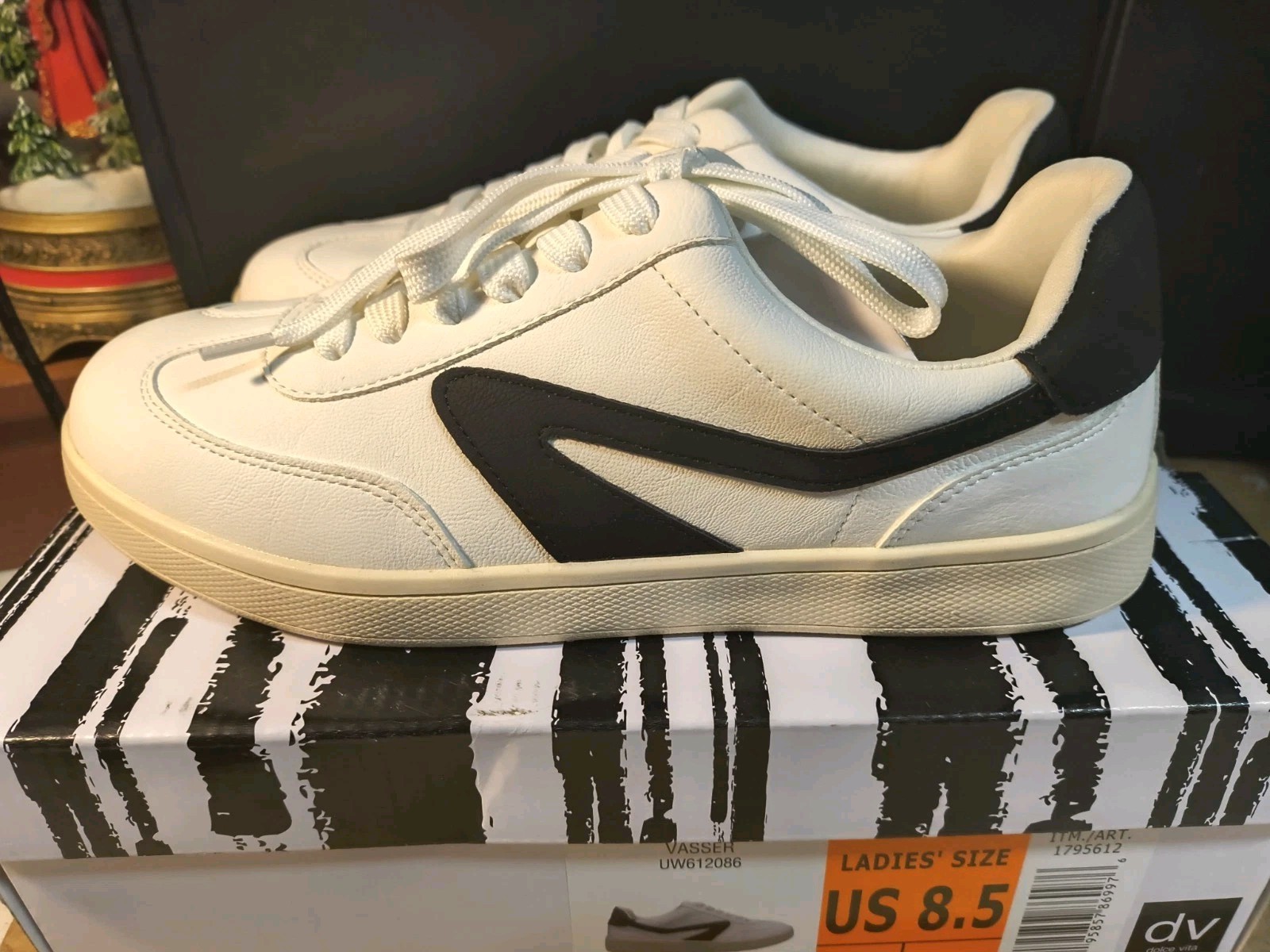 DV by Dolce Vita Ladies’ Vasser Fashion Sneakers White Black 8.5